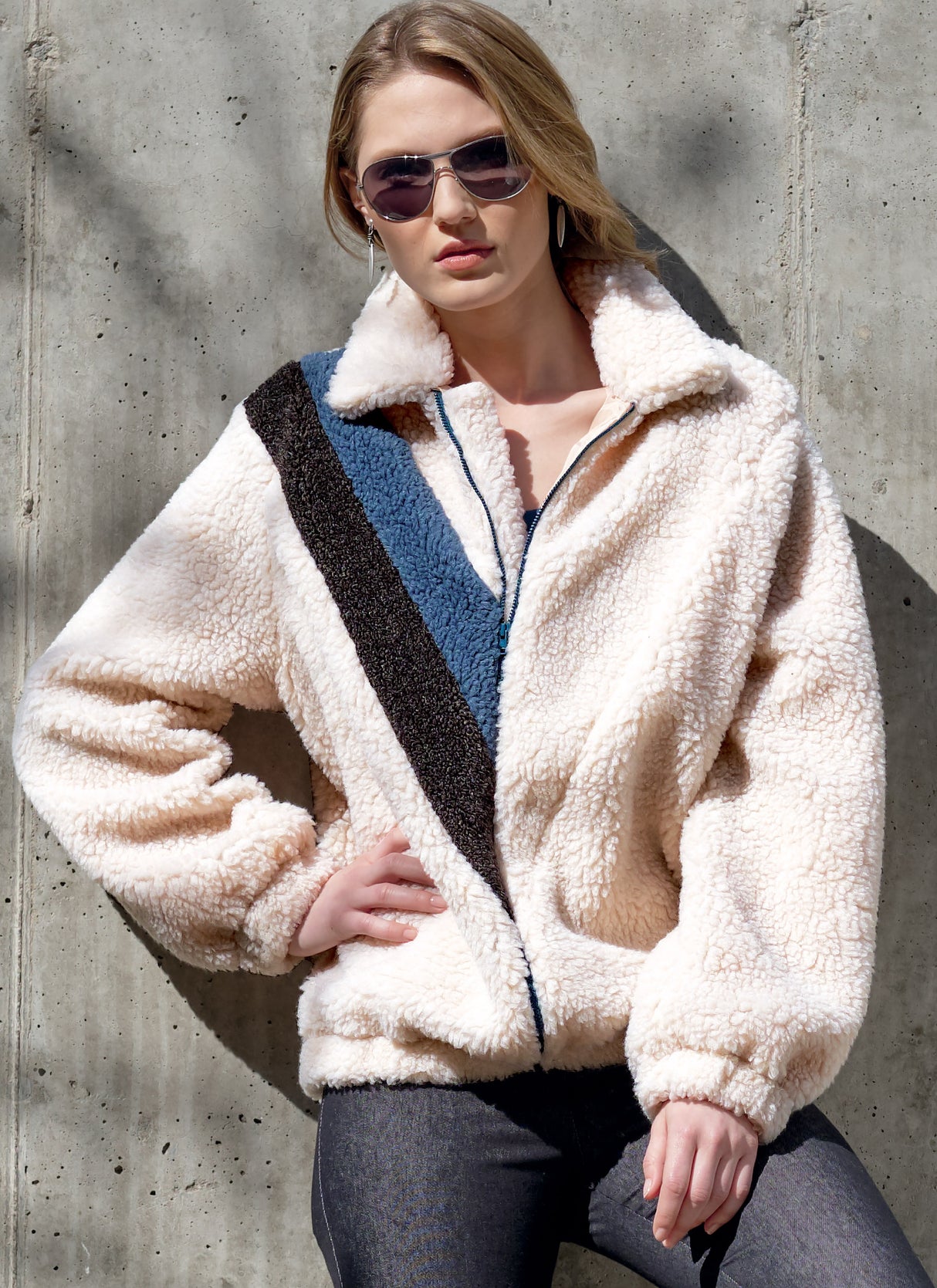 Patron McCall's n°8019 - Veste zippée avec empiècements