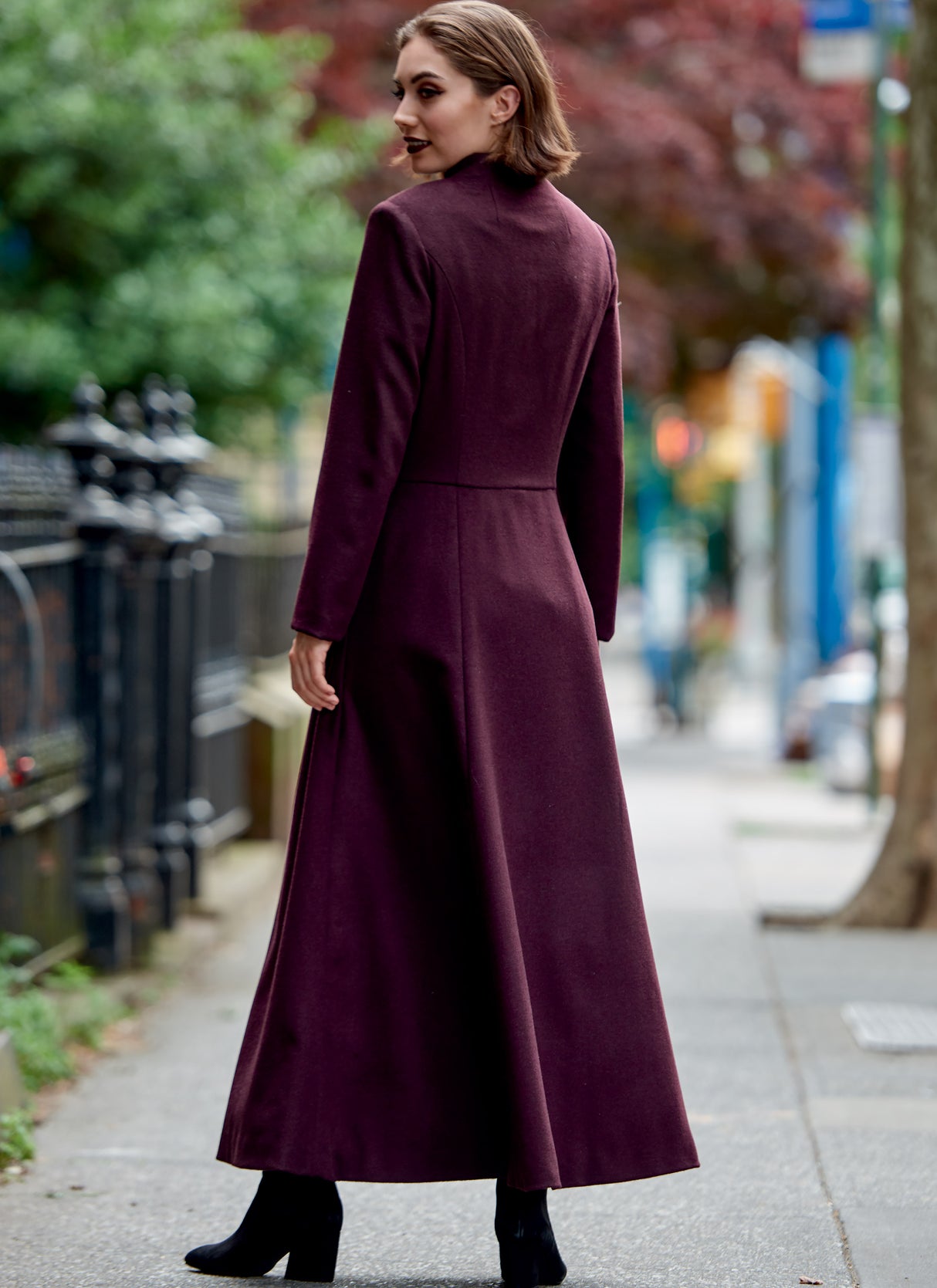 Patron McCall's n°8156 - Manteau ajusté avec col montant ou en V