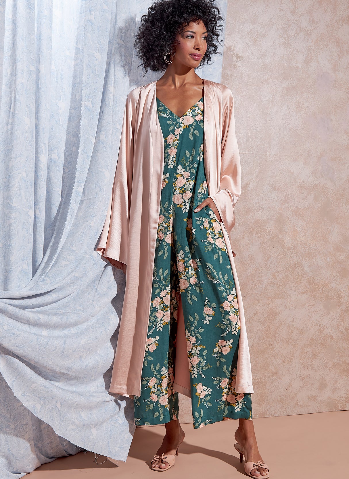 Patron McCall's n°8261 - Barboteuse, combinaison et robe avec ceinture