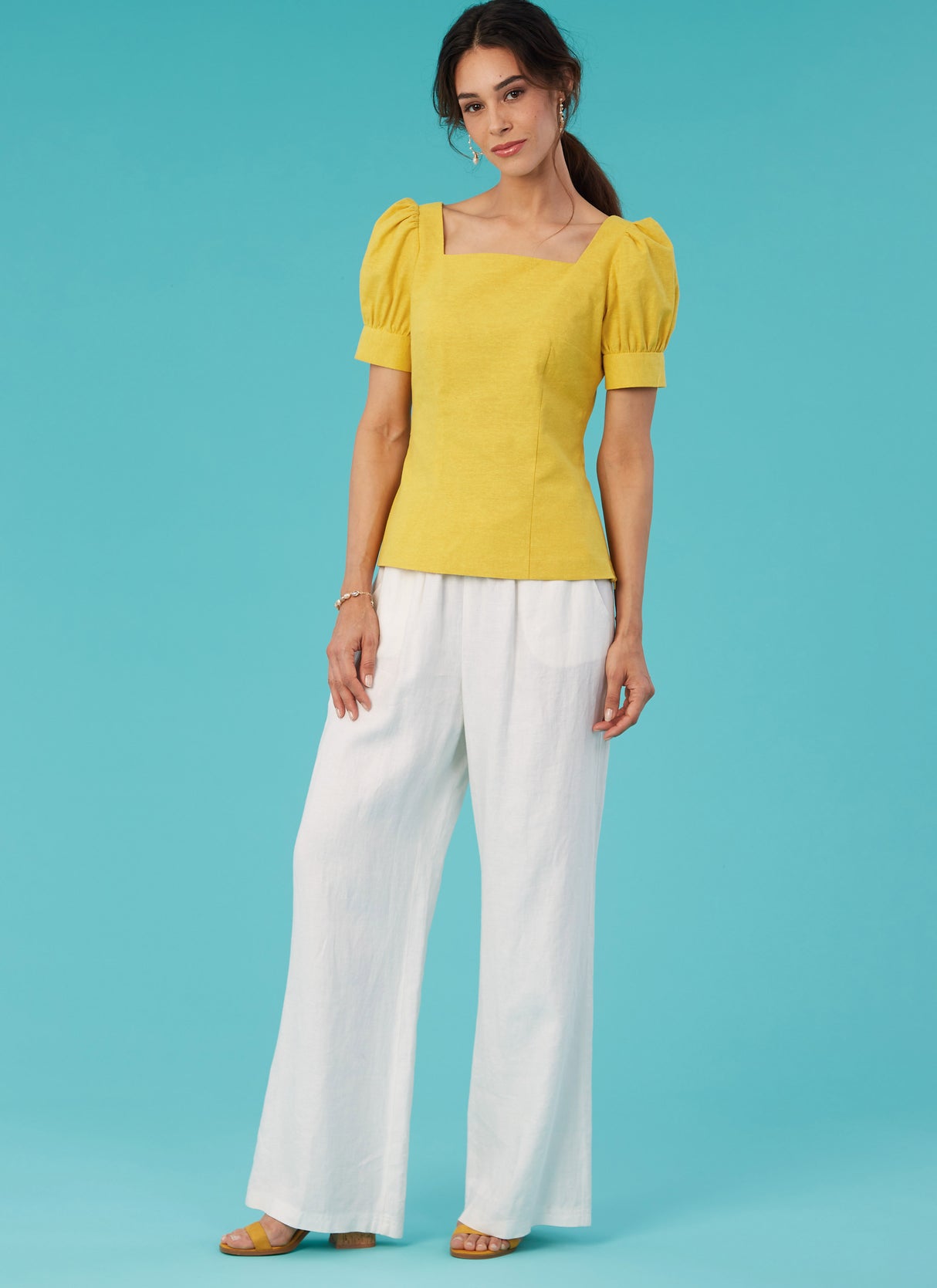 Patron McCall's n°8287 - Hauts polyvalents pour femmes
