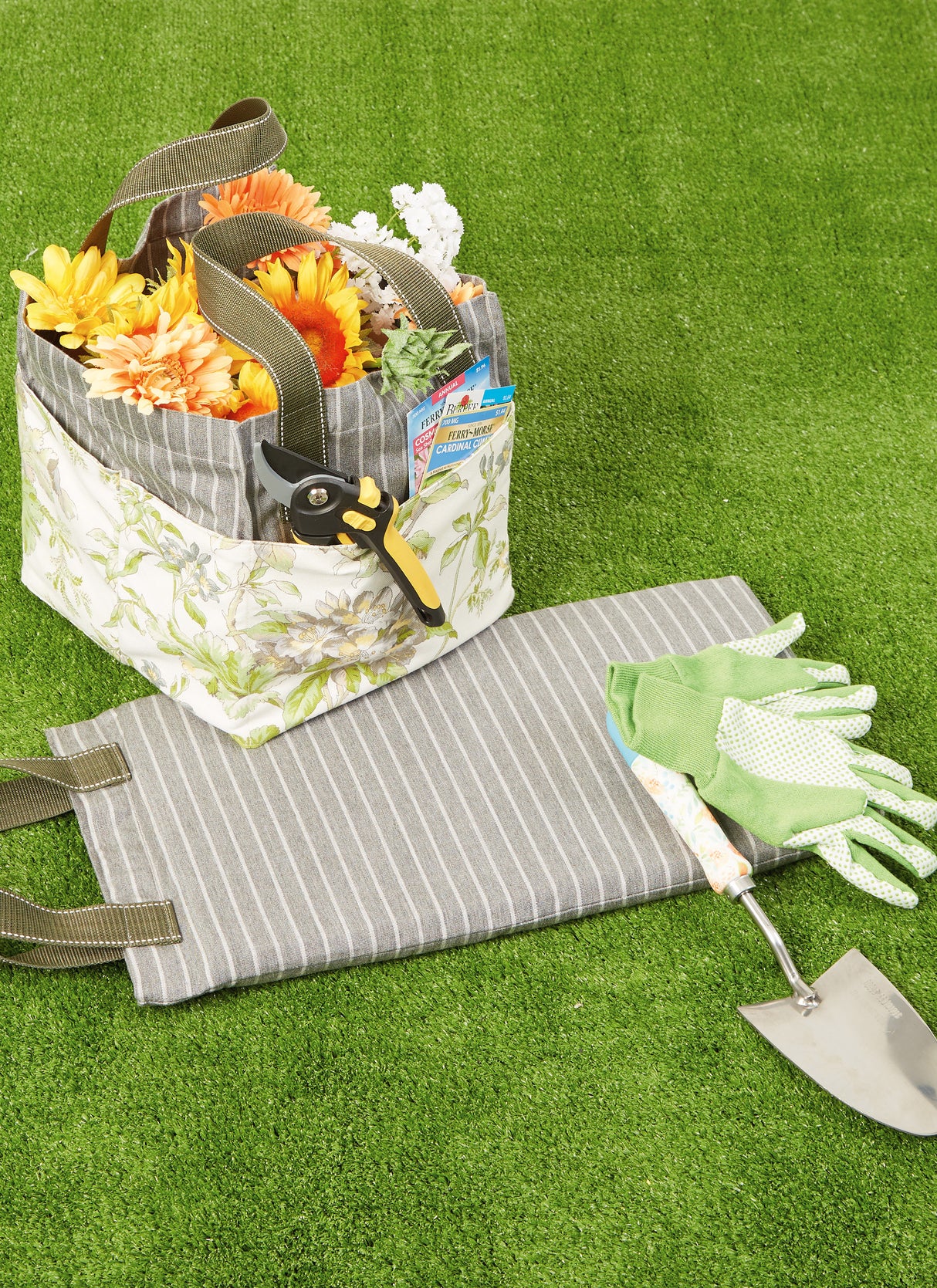 Patron McCall's n°8300 - Ensemble d'articles de jardinage