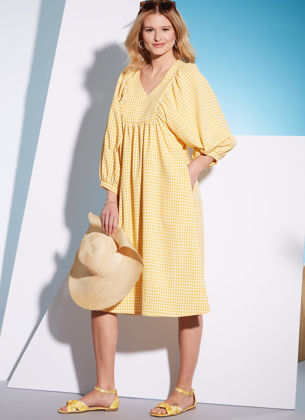 Patron McCall's n°8312 - Robe à col en V pour femmes