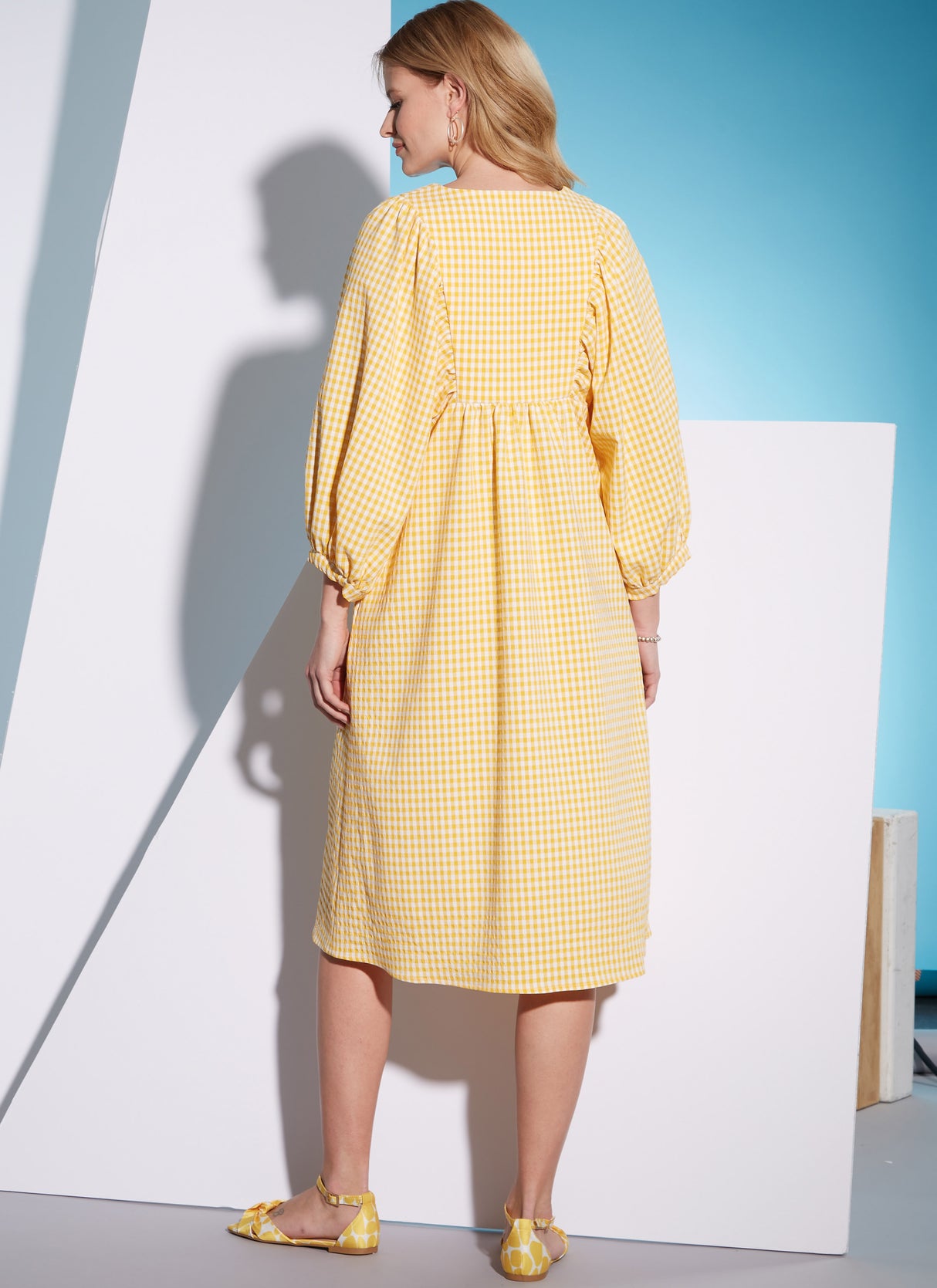 Patron McCall's n°8312 - Robe à col en V pour femmes