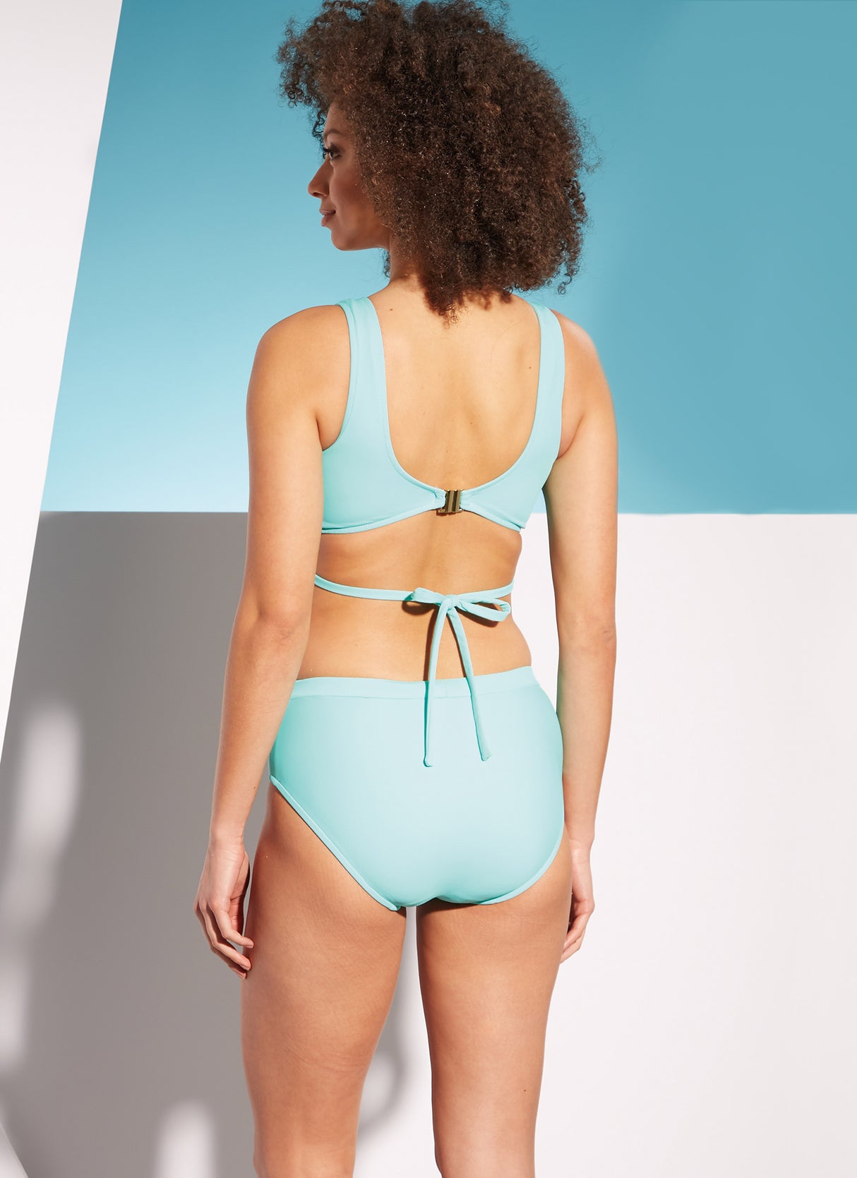 Patron McCall's n°8329 - Maillots de bain élégants et tendance