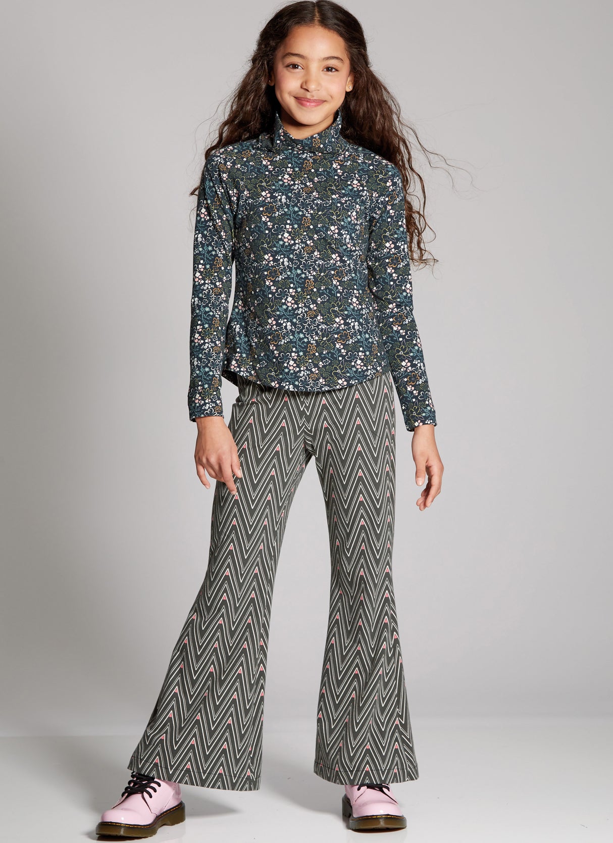Patron McCall's n°8353 - Ensemble haut, robe et pantalon pour enfants