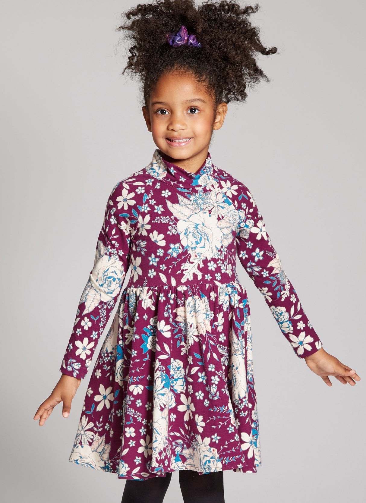 Patron McCall's n°8353 - Ensemble haut, robe et pantalon pour enfants
