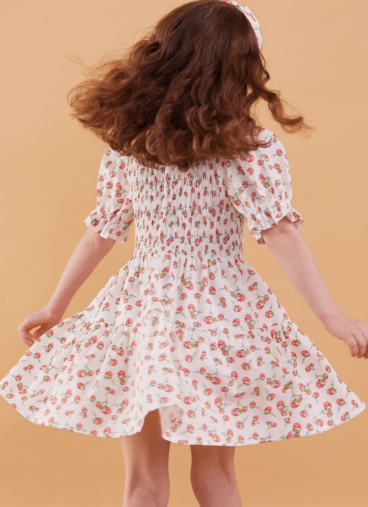 Patron McCall's n°8417 - Robe d'enfant avec variations de manches et bandeau