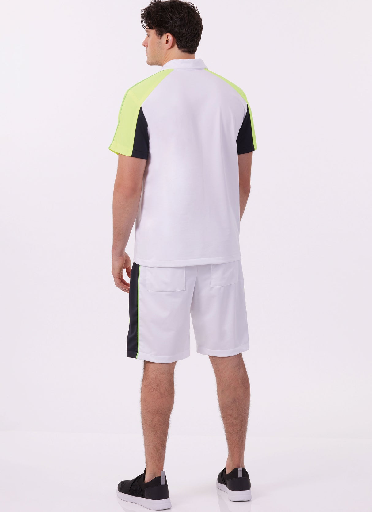 Patron McCall's n°8485 - Hauts et shorts pour hommes