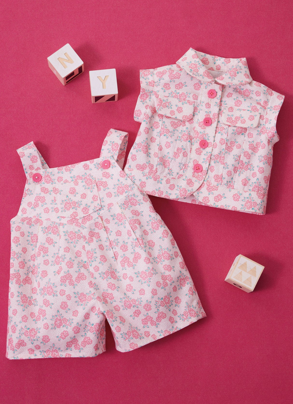 Patron McCall's n°8487 - Ensemble pour bébés : gilet, veste et salopette
