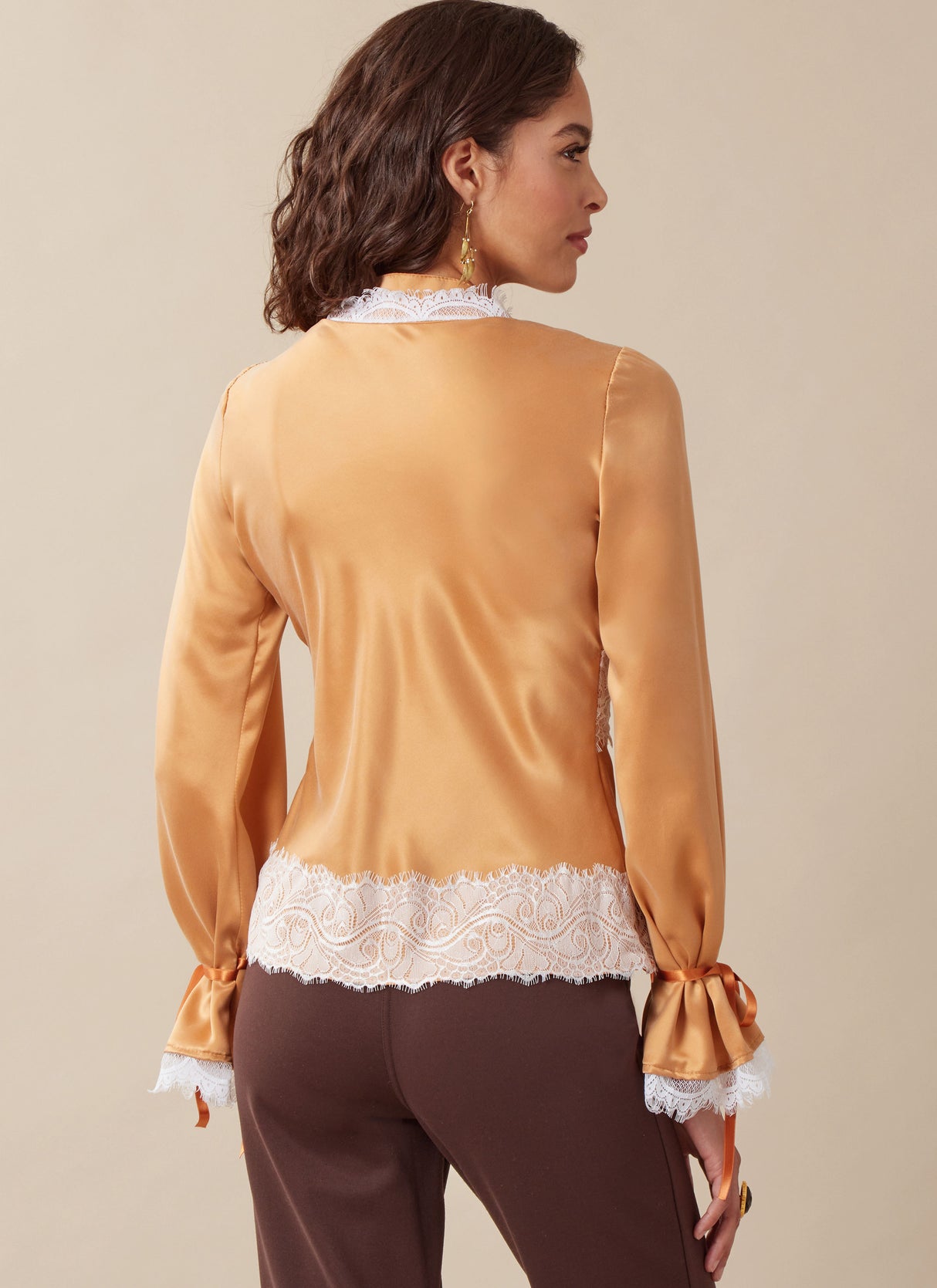 Patron McCall's n°8530 - Haut féminin élégant