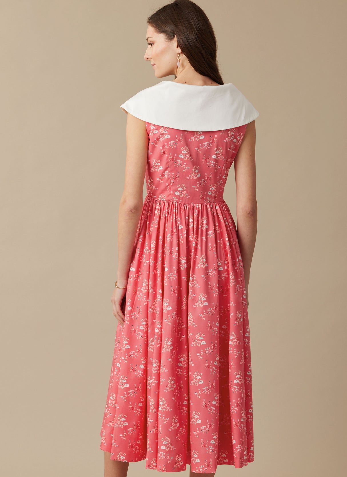 Patron McCall's n°8539 - Robe féminine élégante