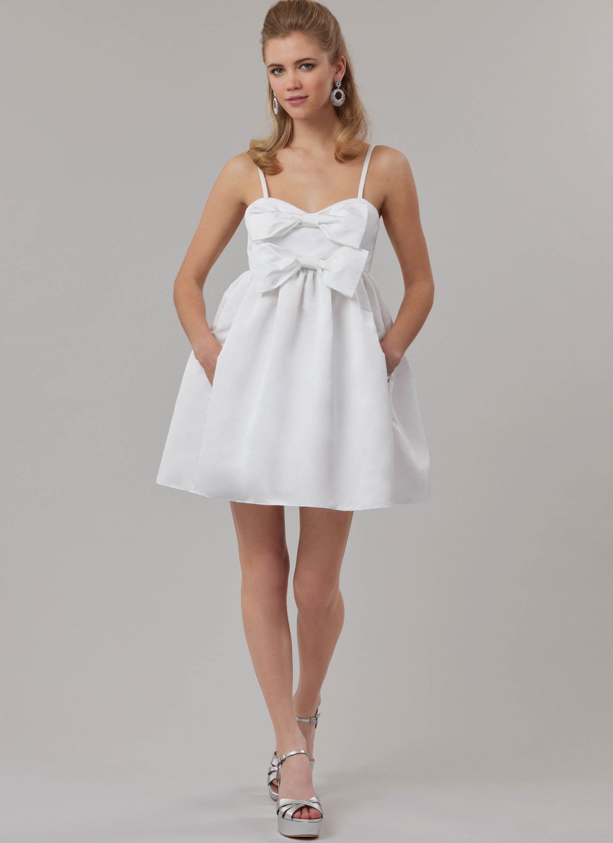 Patron McCall's n°8581 - Robe empire à col cœur et nœud double