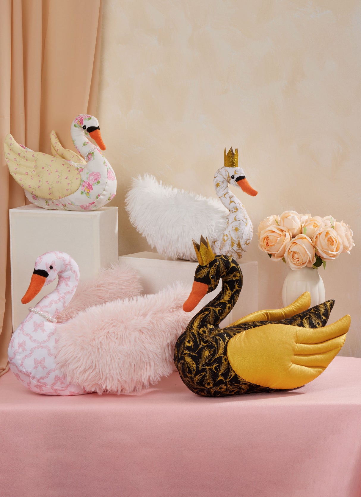 Patron McCall's n°8600 - Cygnes en peluche