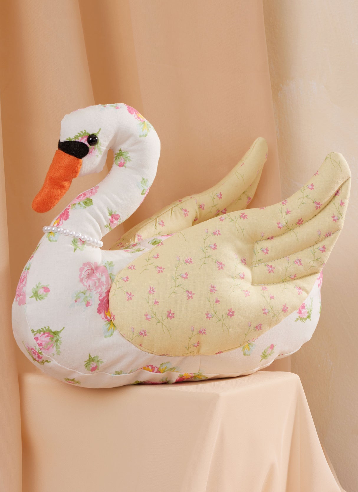 Patron McCall's n°8600 - Cygnes en peluche