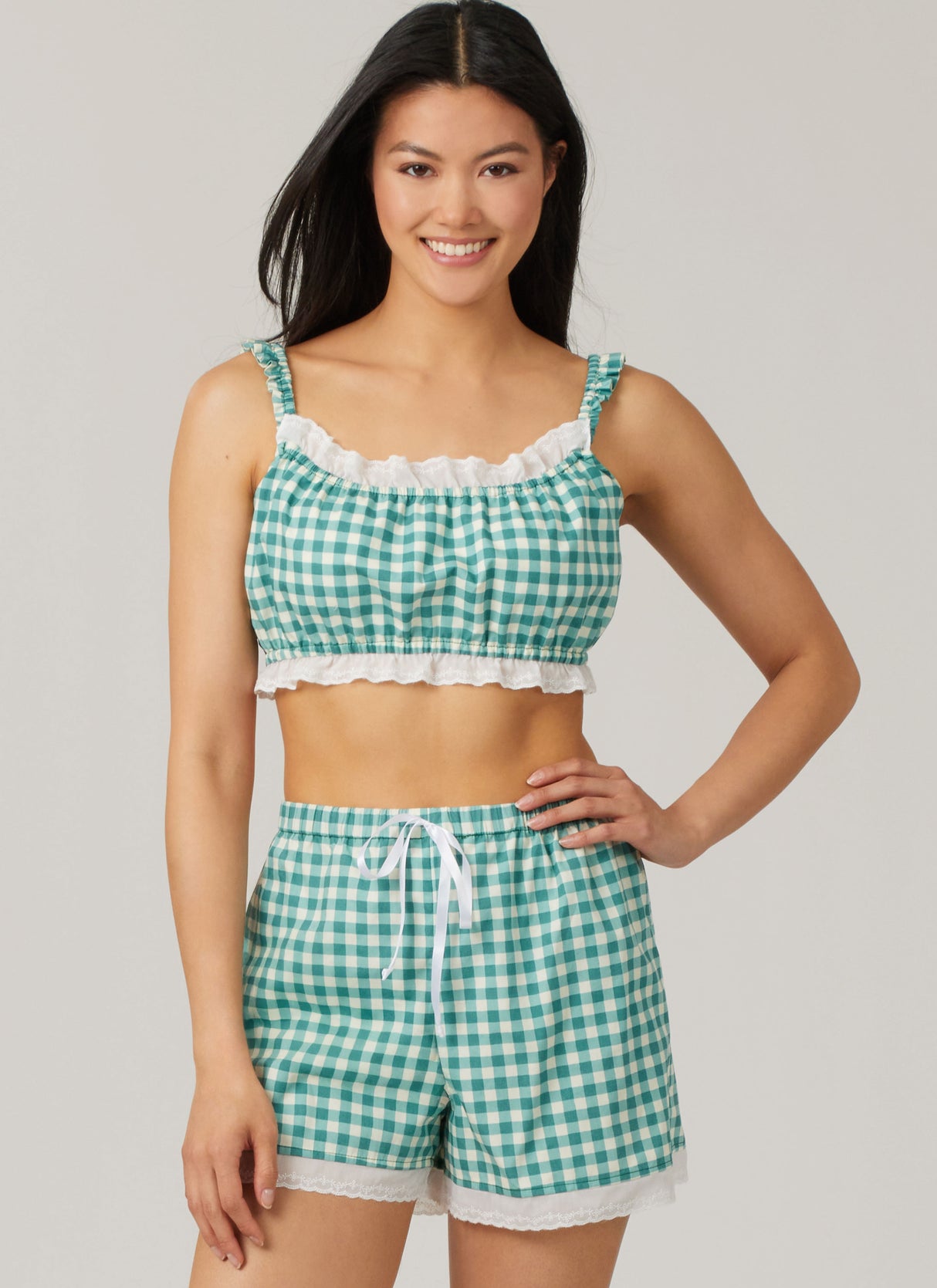 Patron McCall's n°8613 - Haut boutonné, bralette & short coordonnés