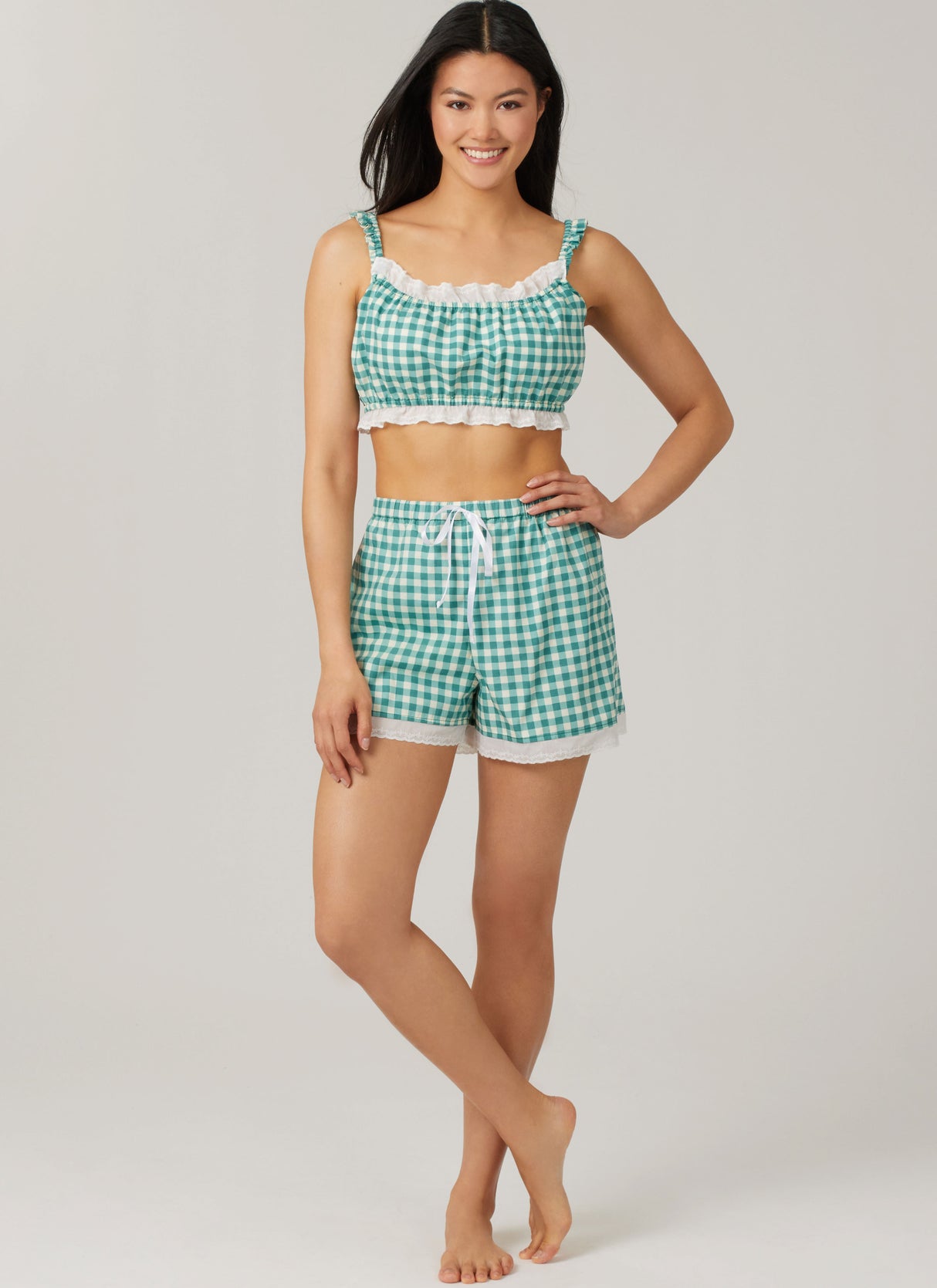 Patron McCall's n°8613 - Haut boutonné, bralette & short coordonnés