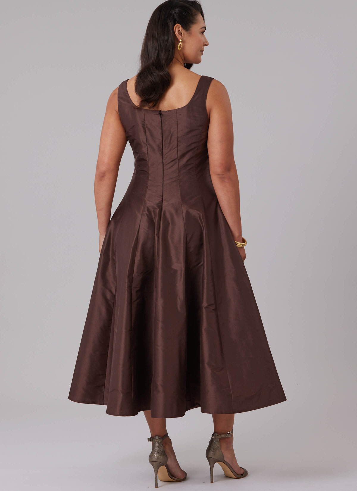 Patron McCall's n°8627 – Robe sans manches midi ou longue