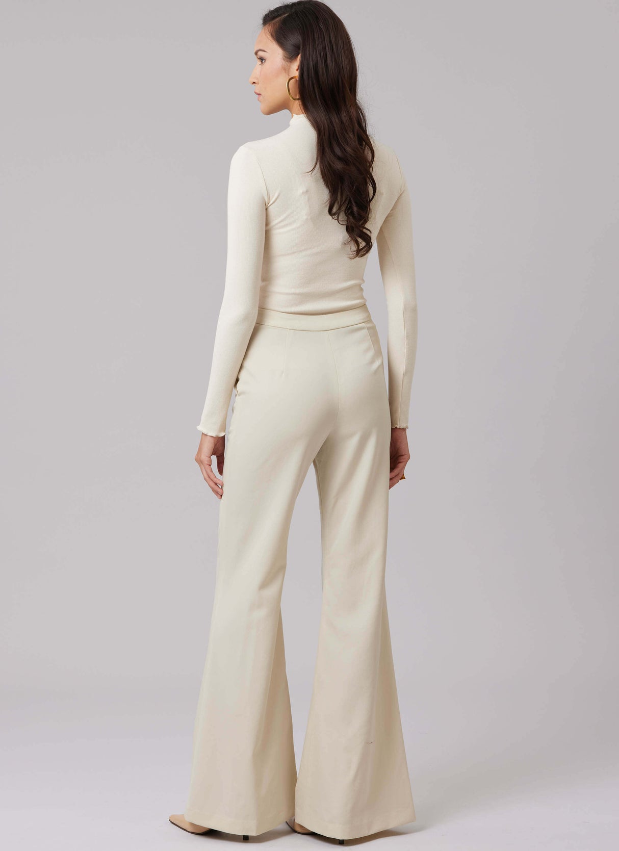 Patron McCall's n°8632 – Pantalon taille haute à jambes évasées