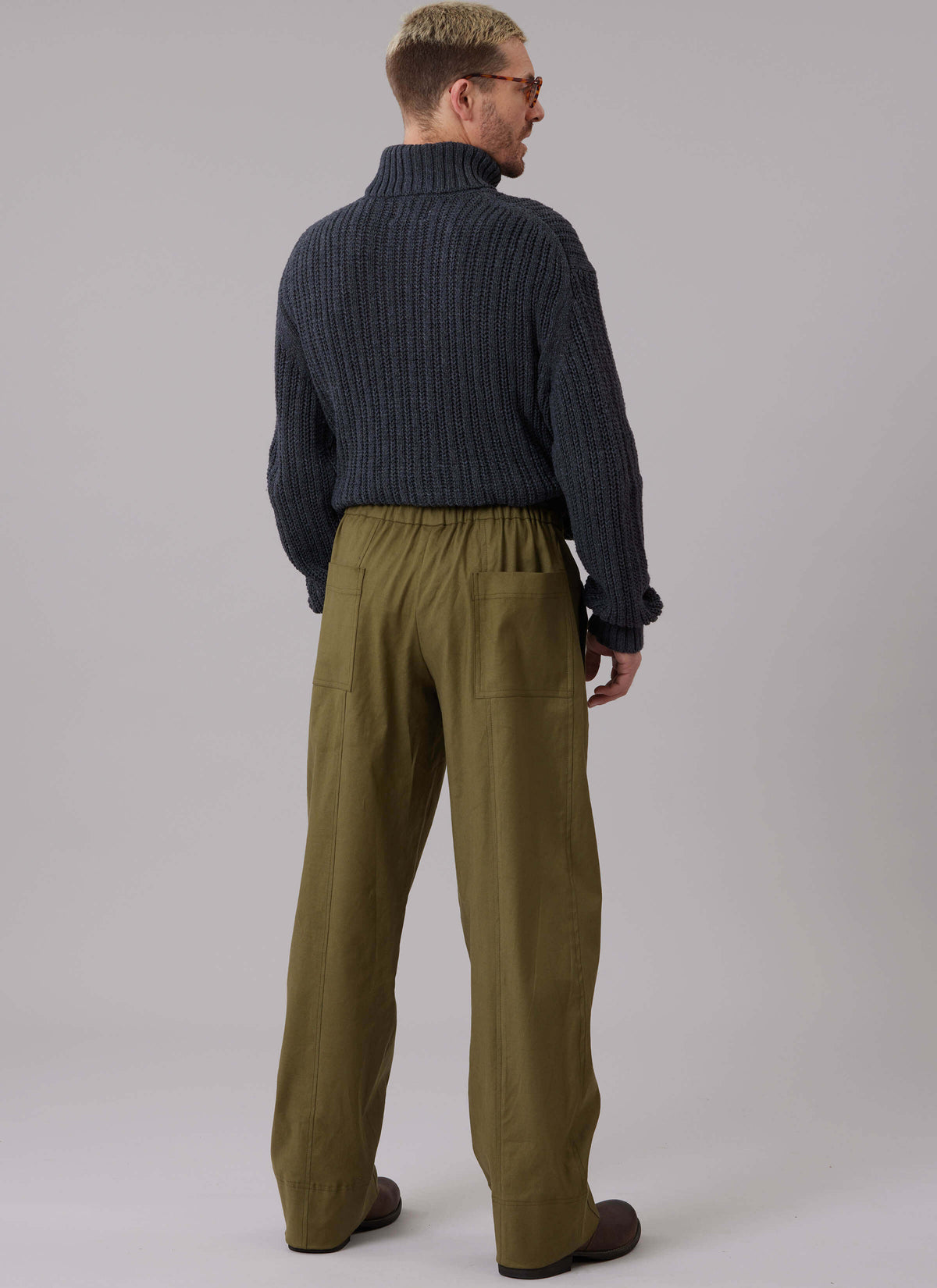 Patron McCall's n°8636 – Pantalons à enfiler sont dotés d’une taille élastiquée avec des cordons