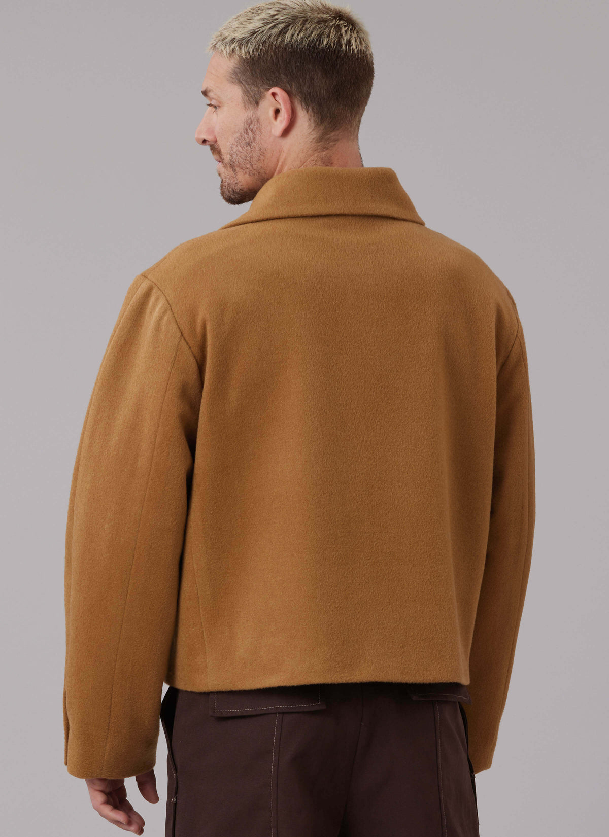 Patron McCall's n°8638 – Veste croisée ample et doublée présente un grand col cloche