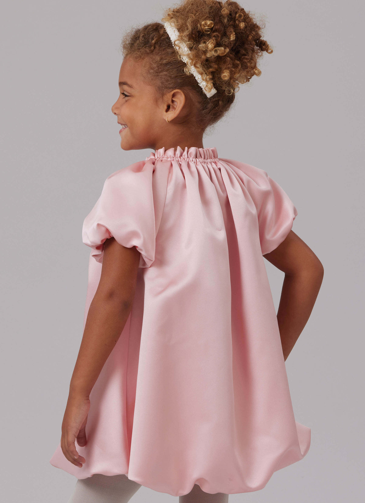 Patron McCall's n°8641 – Robe à ourlet bouffant et col volant