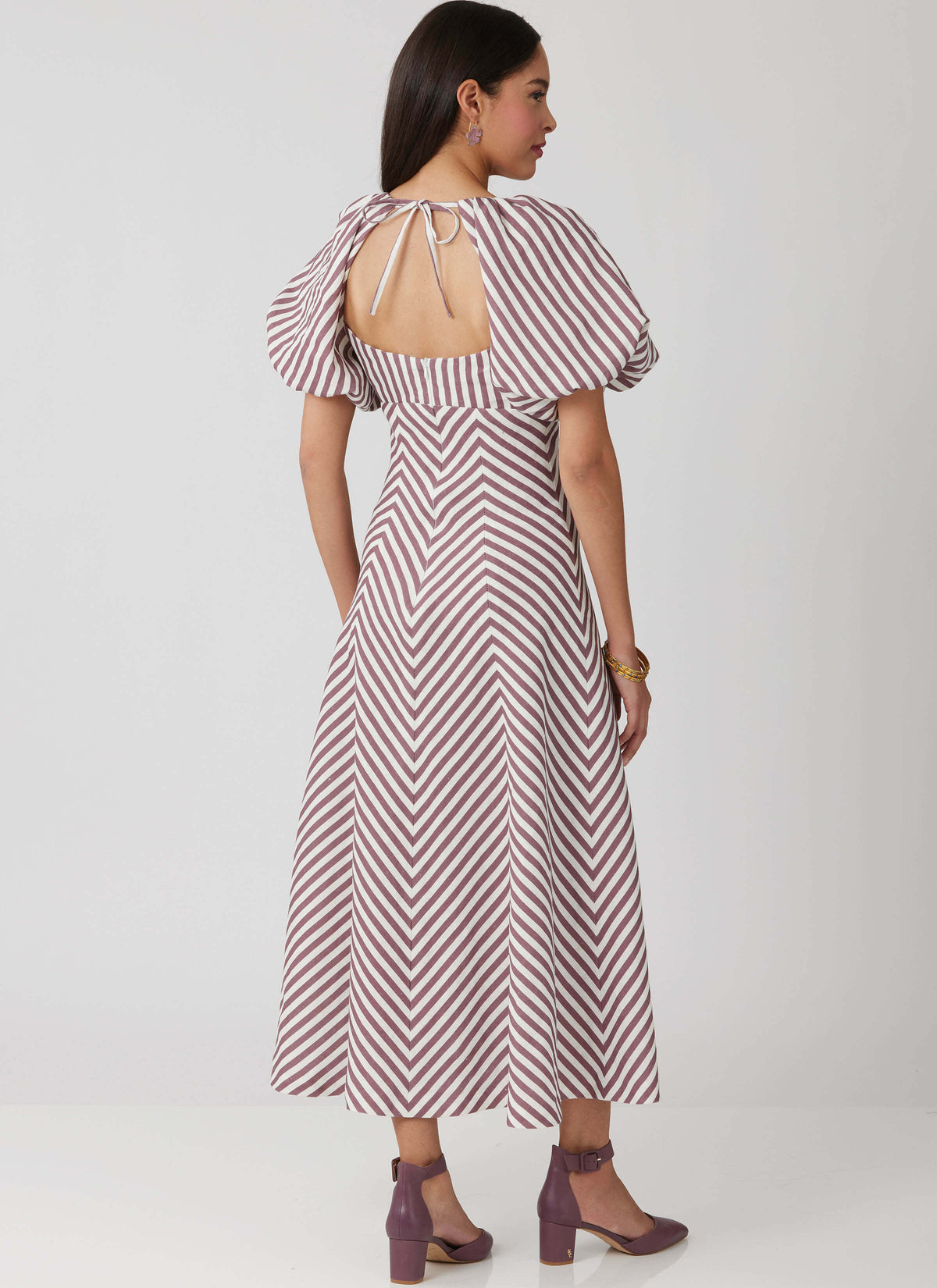 Patron McCall's n°8649 – Robes évasées à décolleté en V