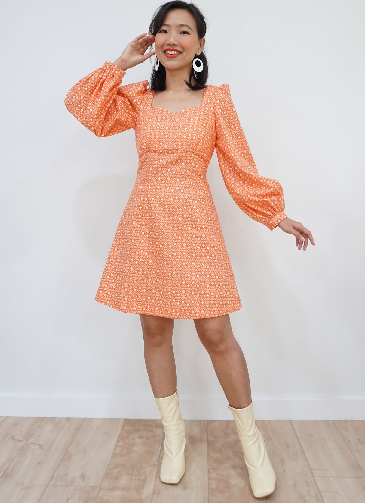 Patron Know Me n°2021 – Robe avec nœud pour femmes