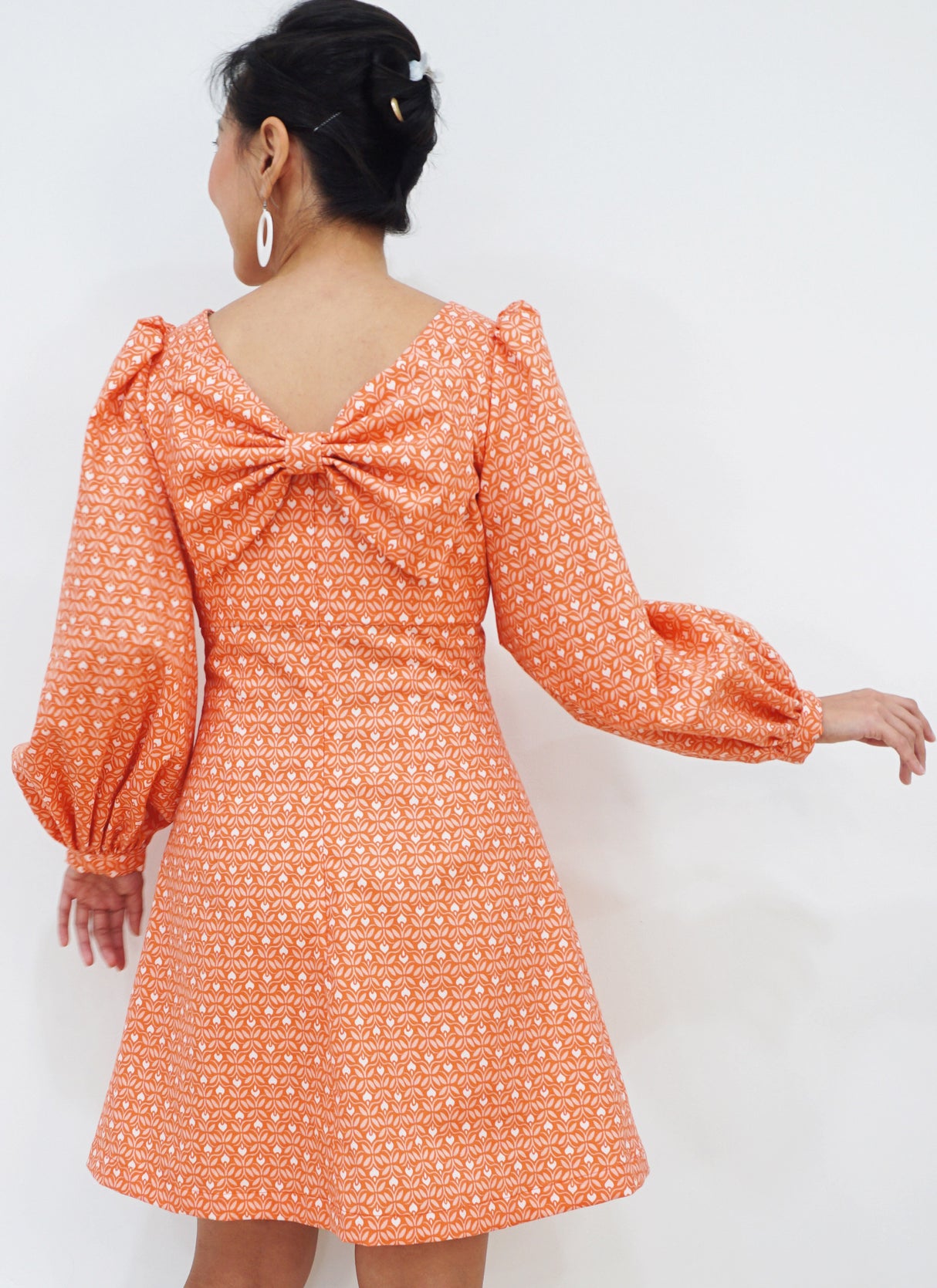 Patron Know Me n°2021 – Robe avec nœud pour femmes