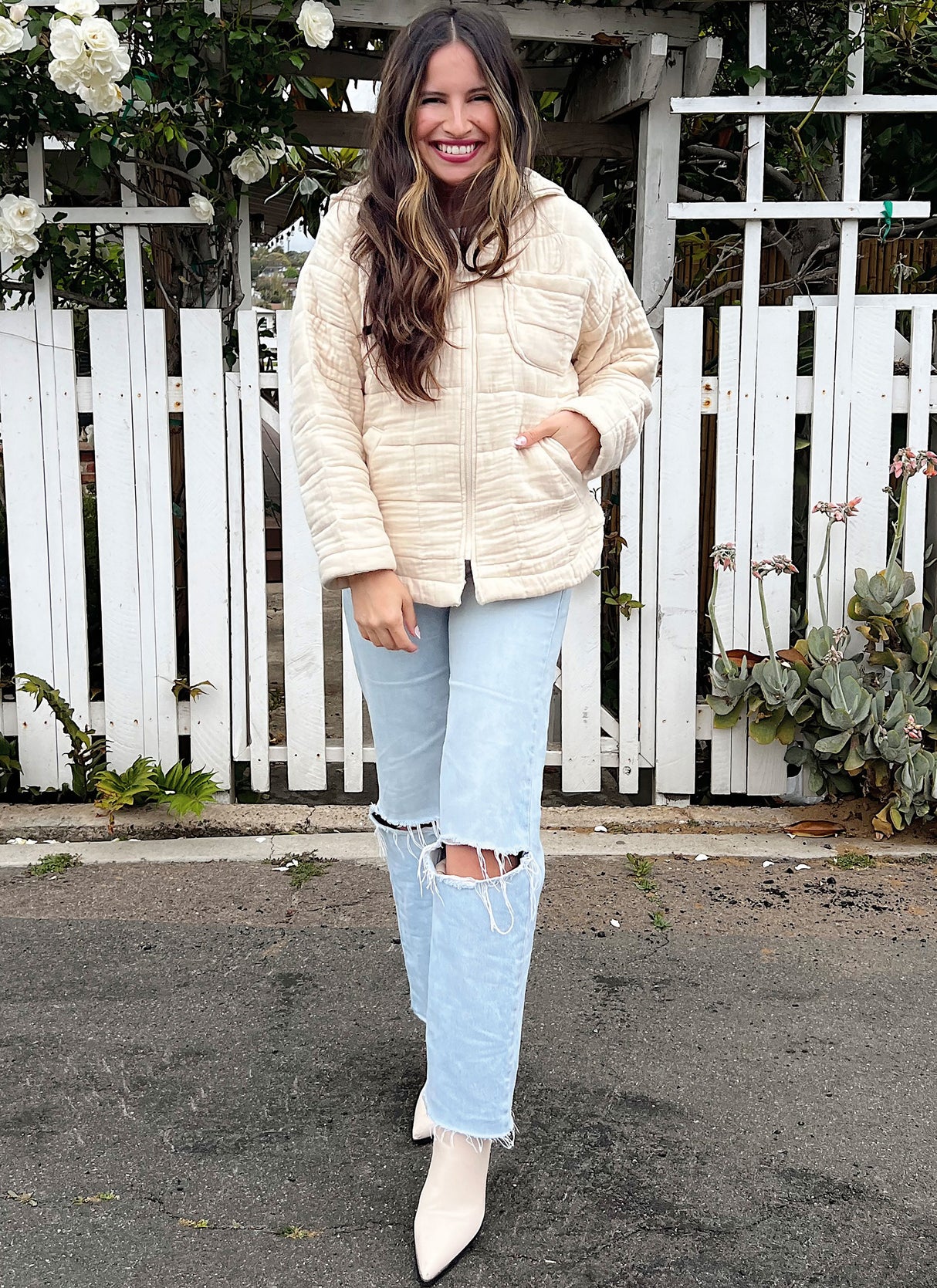 Patron Know Me n°2057 – Veste zippée avec capuche optionnelle pour femmes