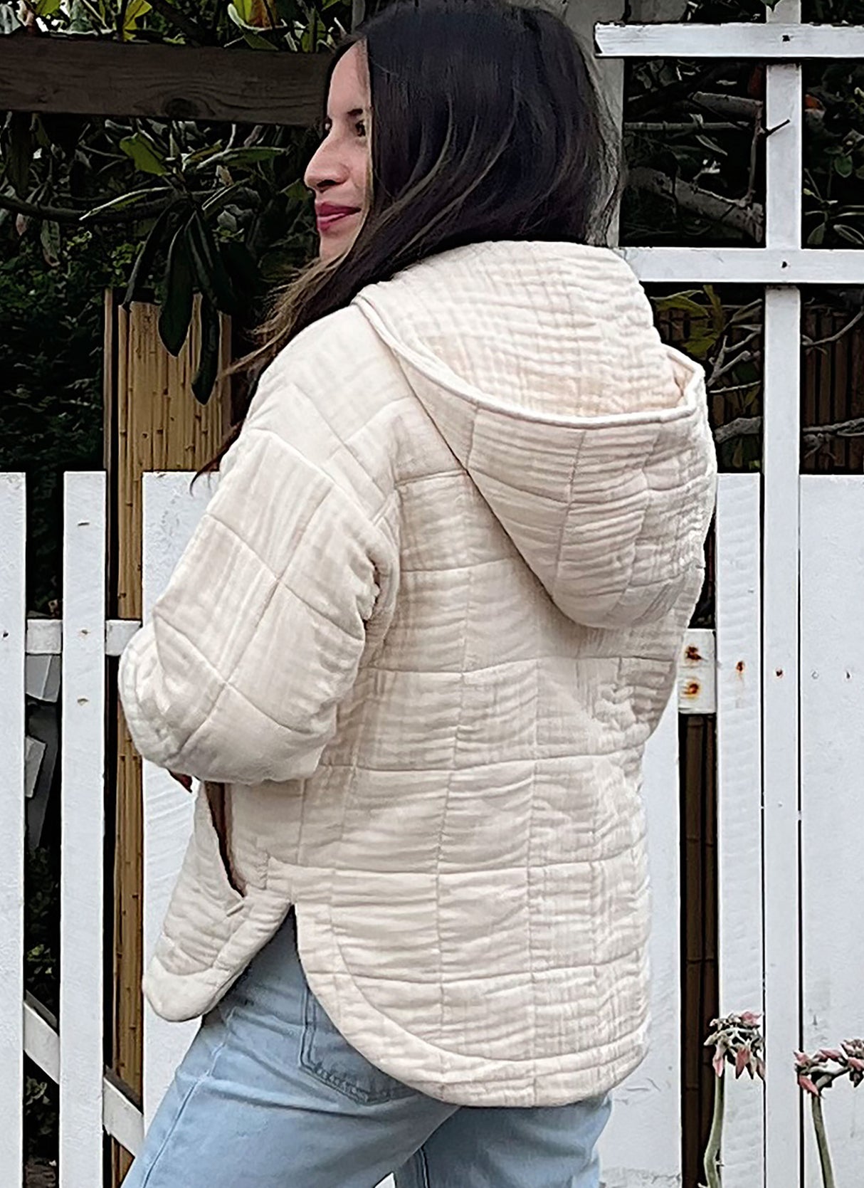 Patron Know Me n°2057 – Veste zippée avec capuche optionnelle pour femmes