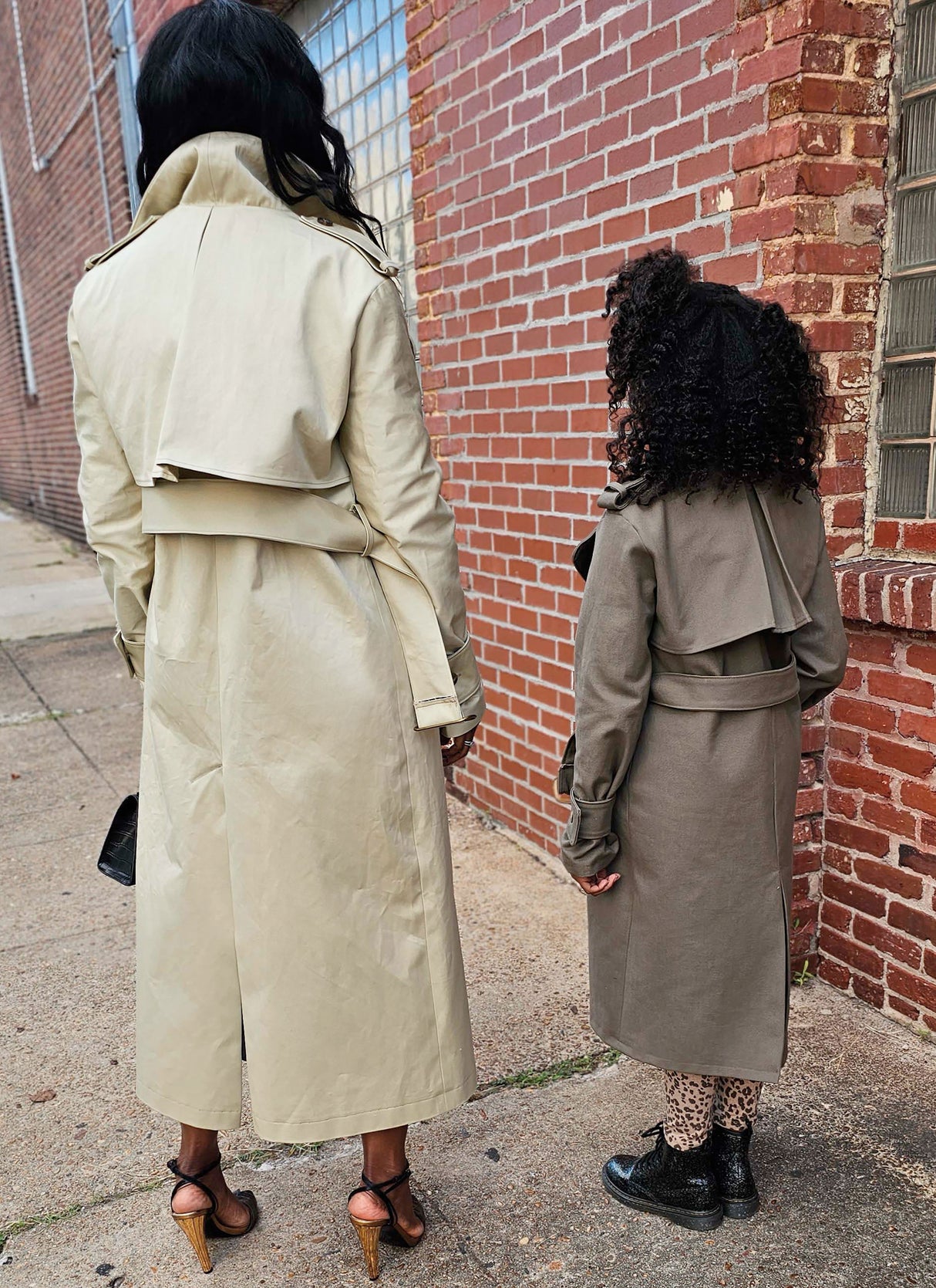 Patron Know Me n°2070 – Trench-coat pour femmes et enfants