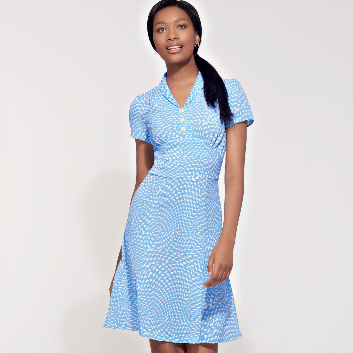 Patron New Look n°6594 - Robe moulante manches courtes