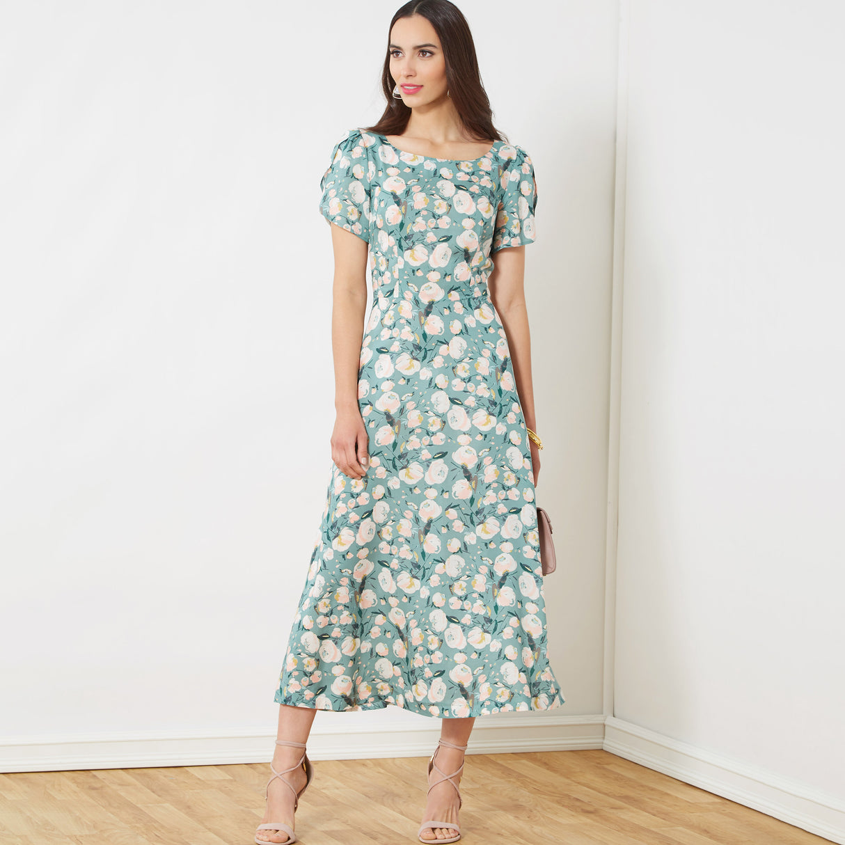 Patron New Look n°6693 - Robe cintrée avec variations de manches