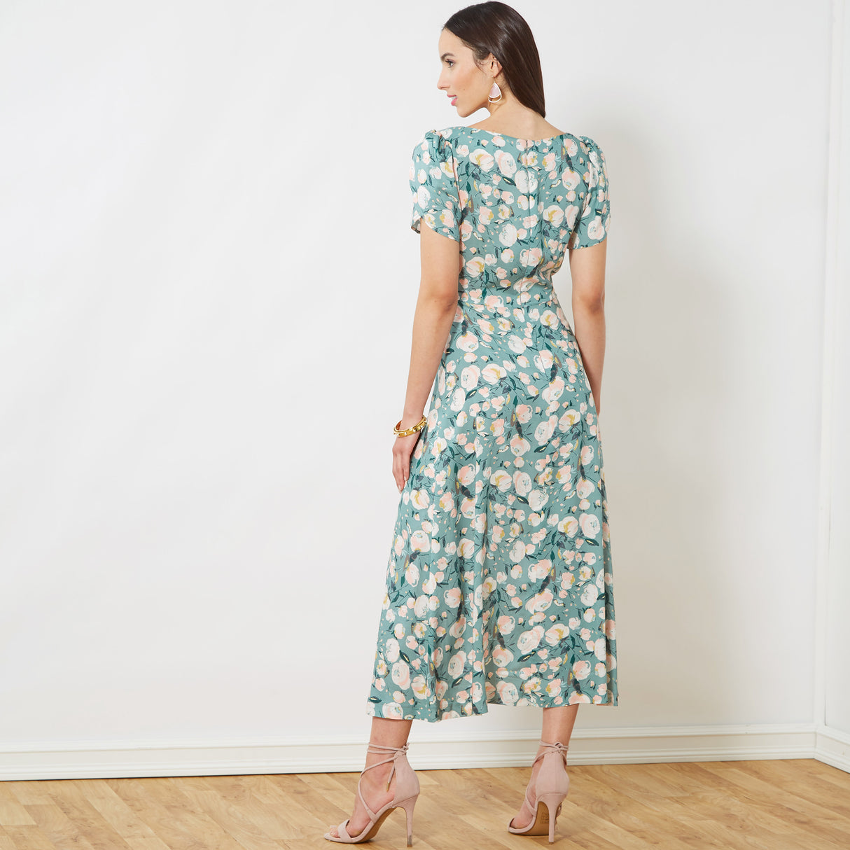Patron New Look n°6693 - Robe cintrée avec variations de manches
