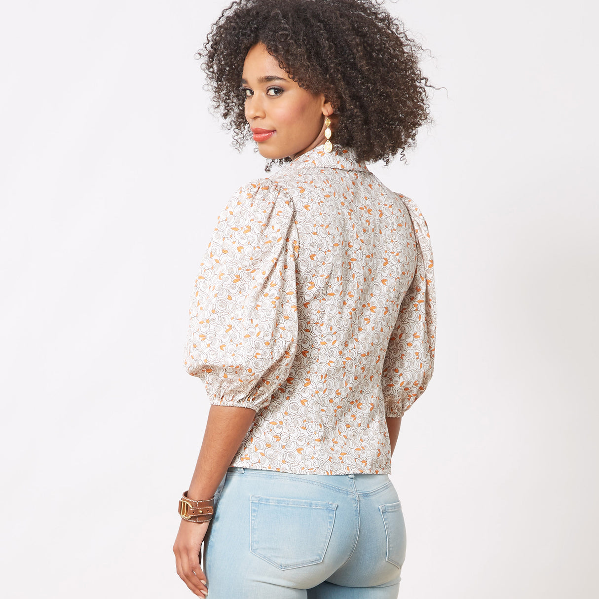 Patron New Look n°6698 - Blouse boutonnée avec variations de manches