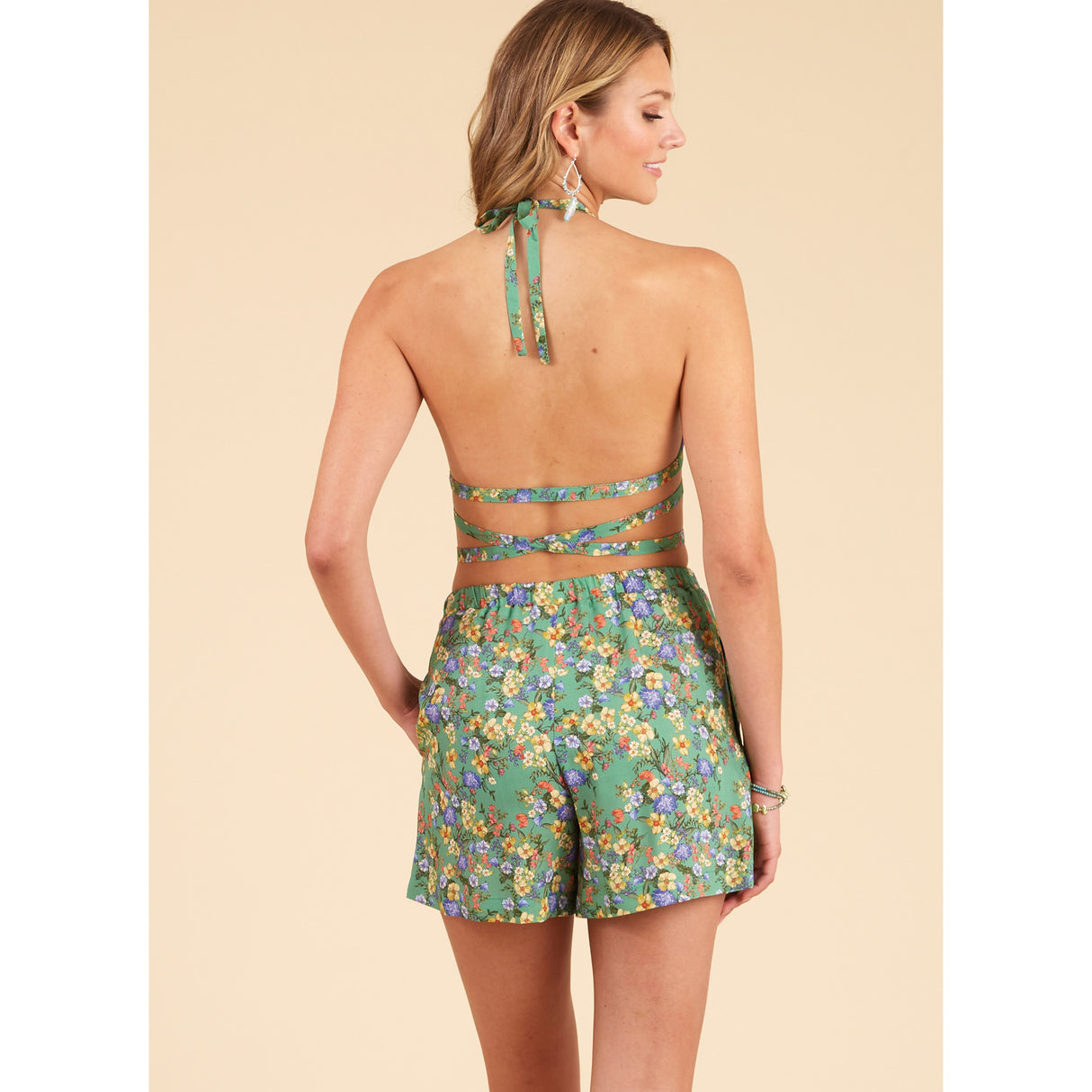 Patron New Look n°6737 - Veste, haut cache-cœur et short