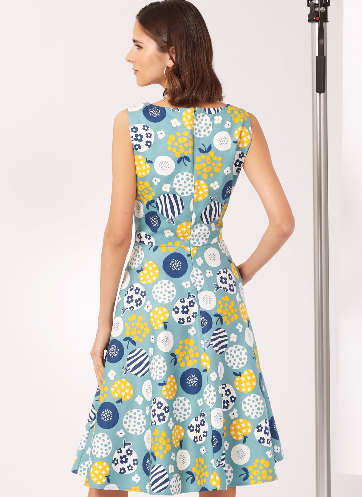 Patron New Look n°6748 – Robe à encolure en V