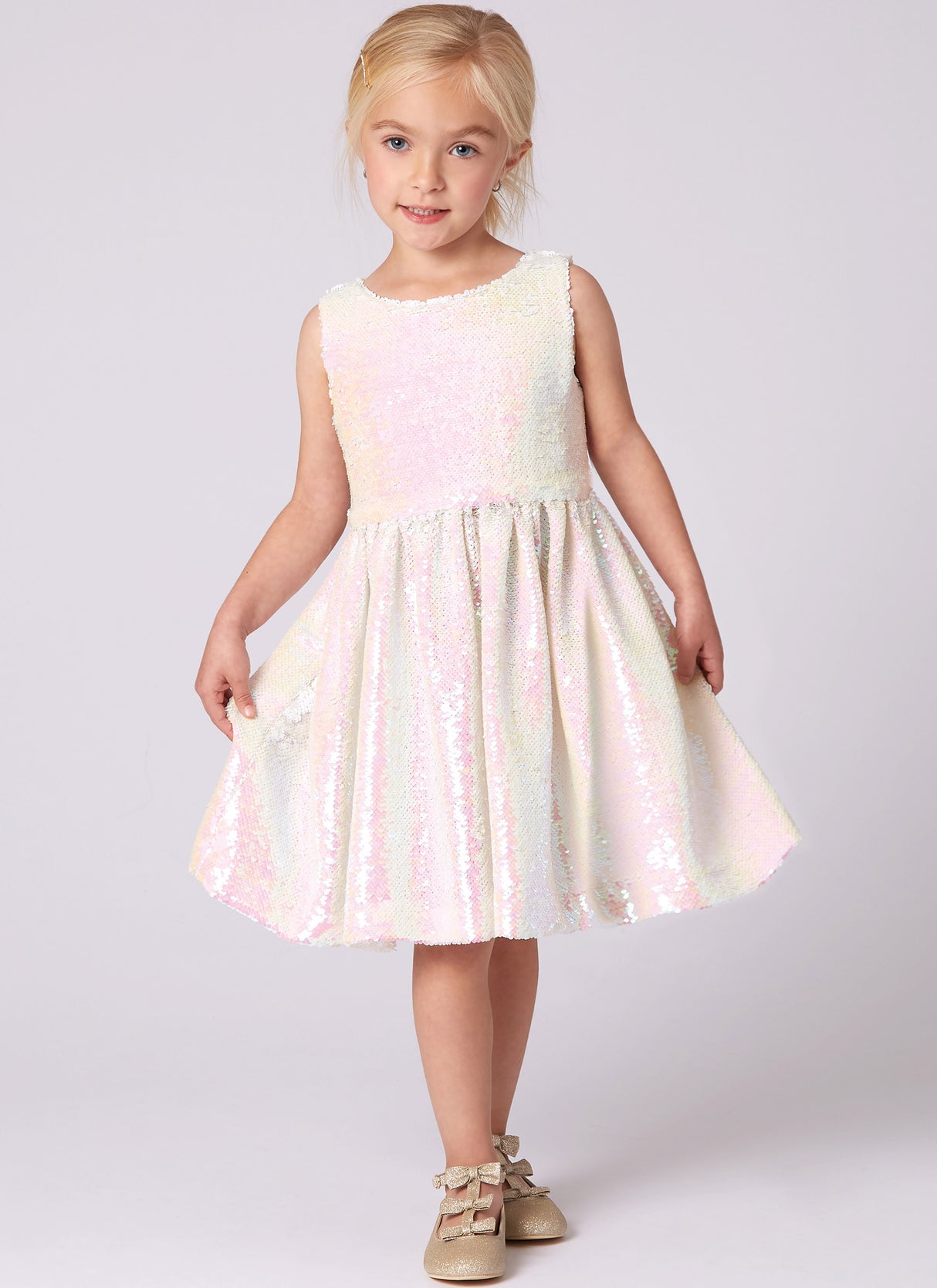 Patron New Look n°6763 – Robe sans manches pour fille