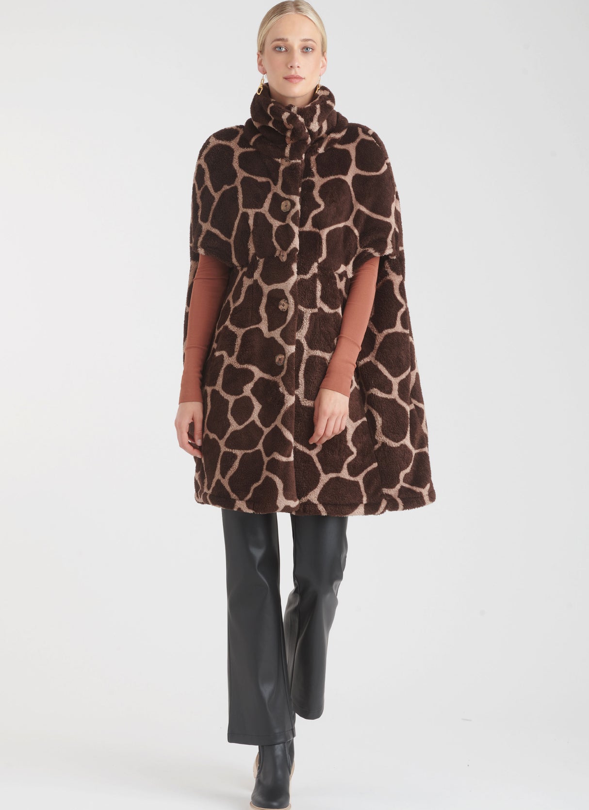 Patron New Look n°6768 – Cape élégante pour femme