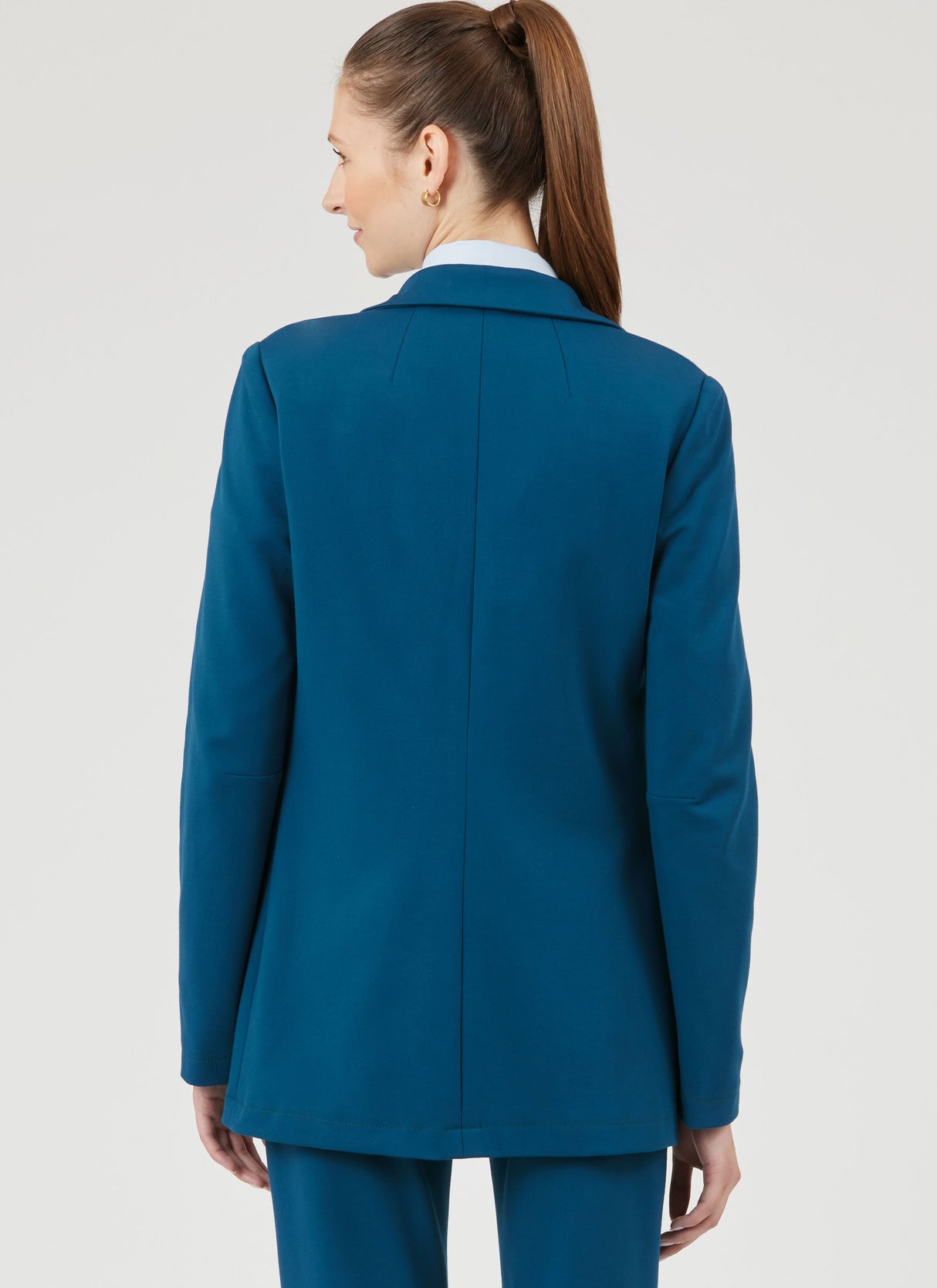 Patron New Look n°6794 - Veste et pantalon pour femmes avec variations de style