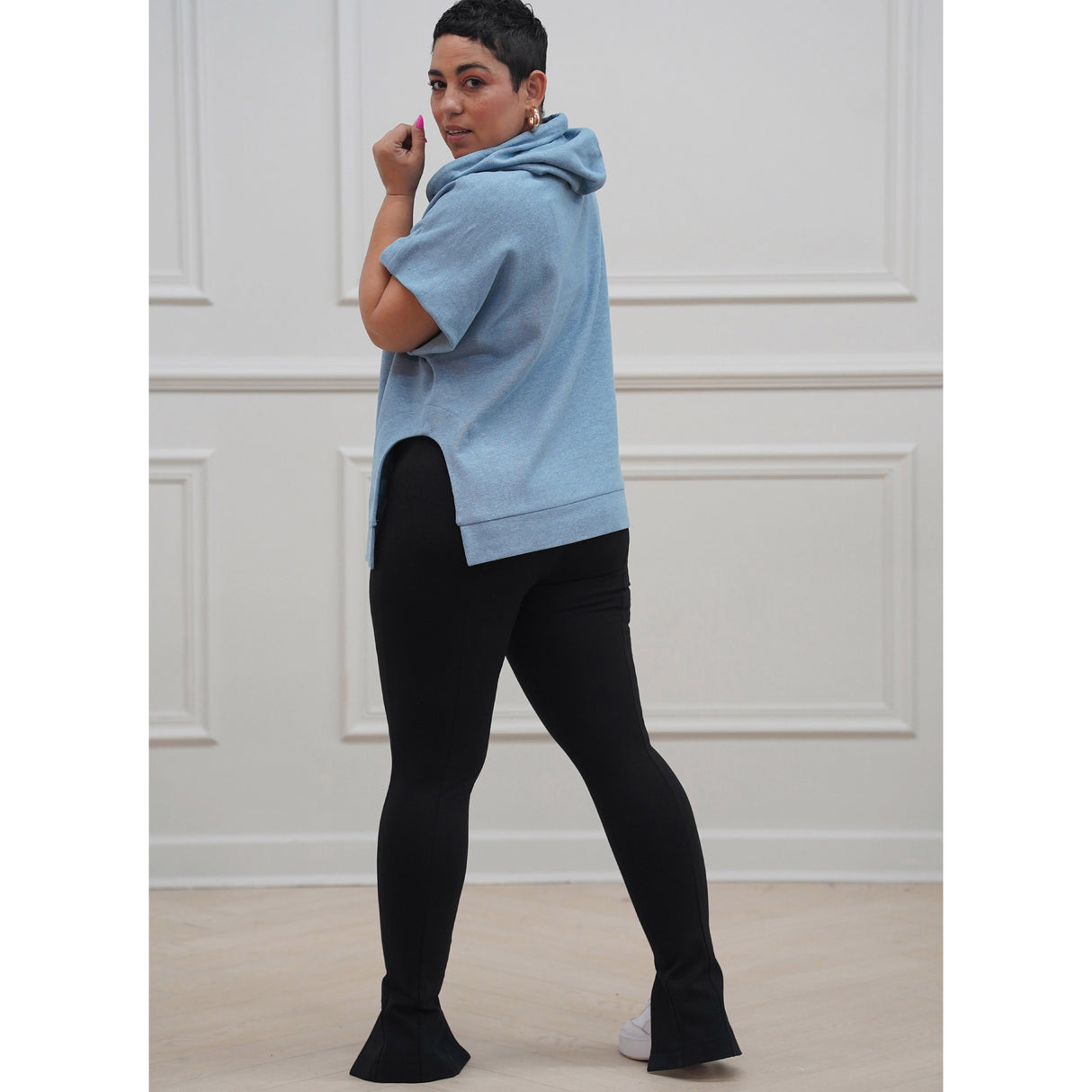 Patron Simplicity n°9636 – Sweat à capuche oversize et legging pour femmes
