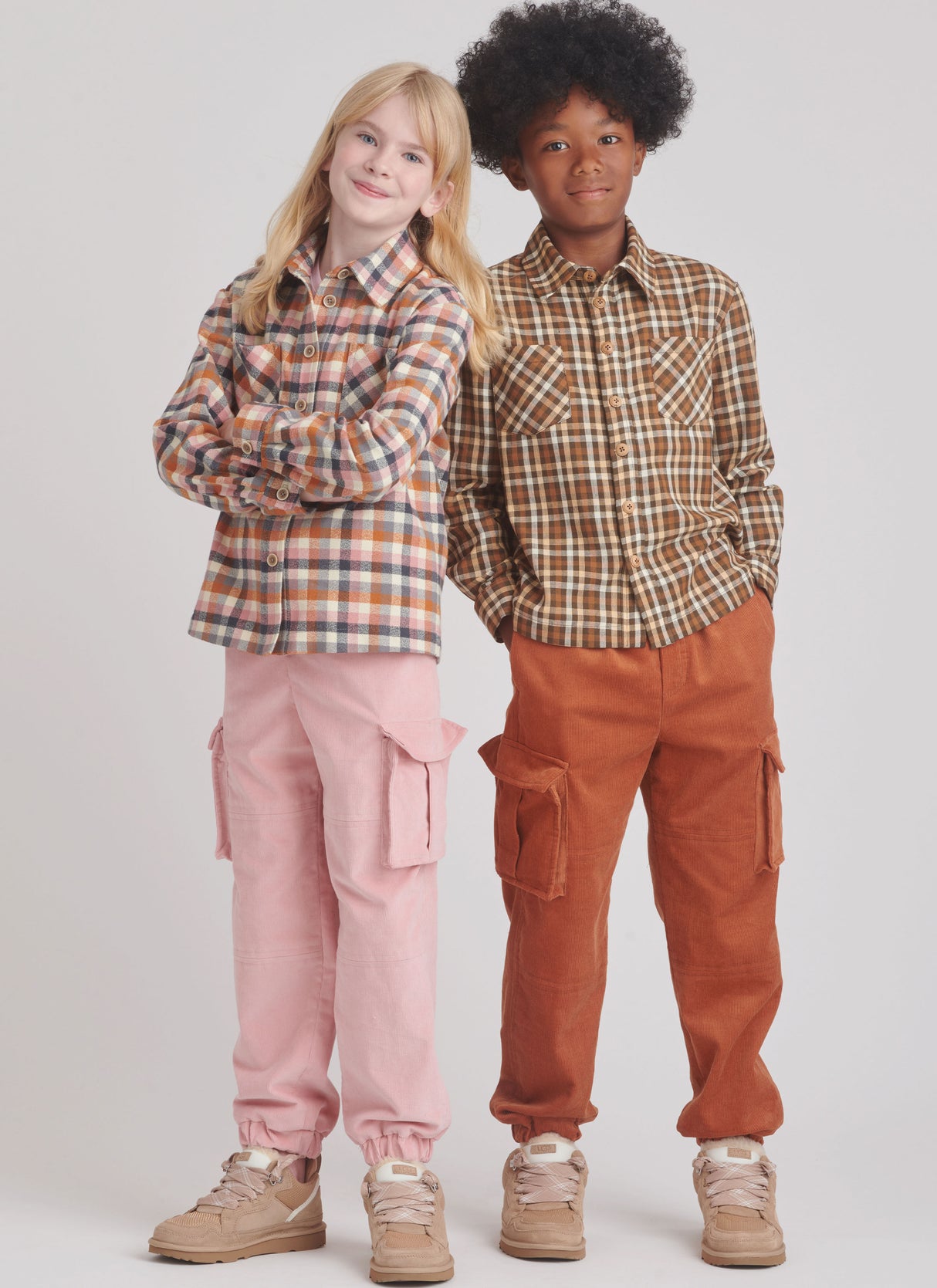 Patron Simplicity n°9864 – Chemise et pantalon cargo pour enfants