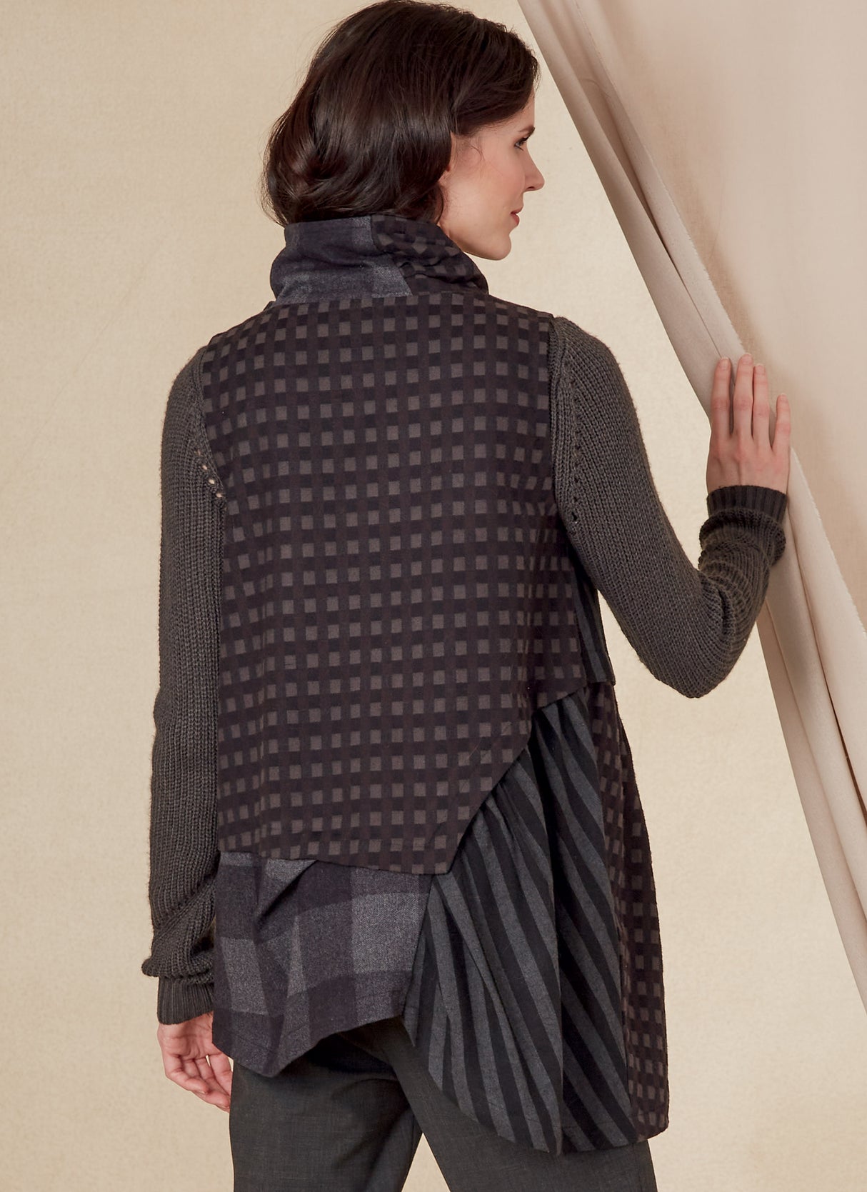 Patron Vogue n°1817 - Veste asymétrique avec col montant