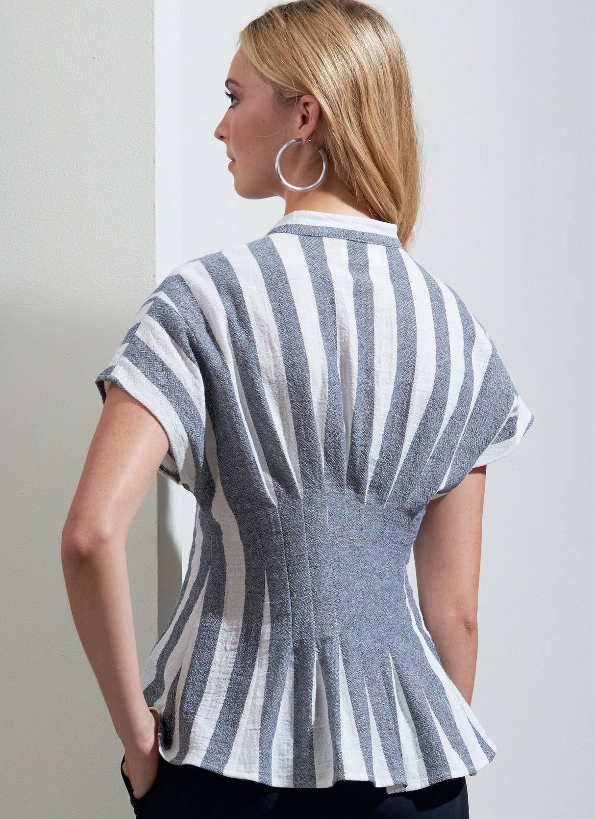 Patron Vogue n°1874 - Top avec plis piqués à la taille