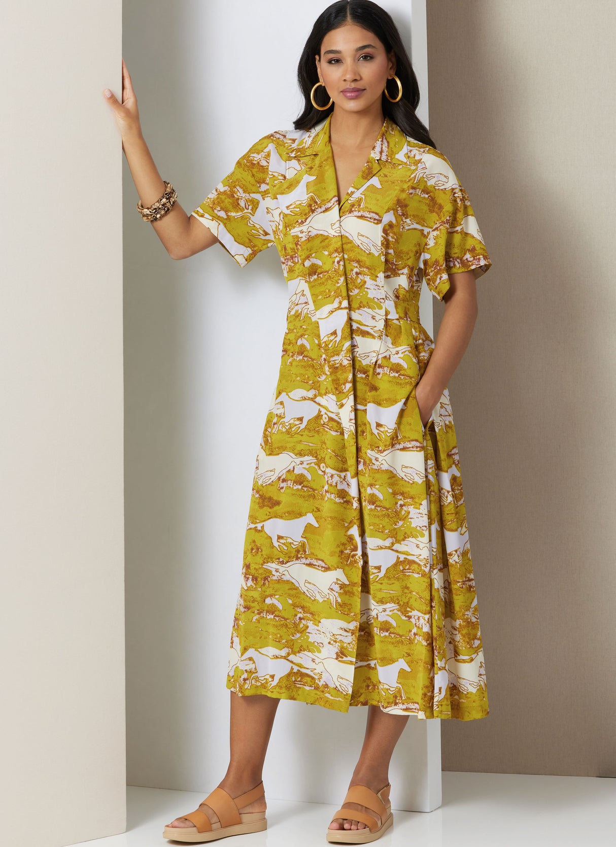 Patron Vogue n°2024 - Robe midi ample avec fermeture asymétrique