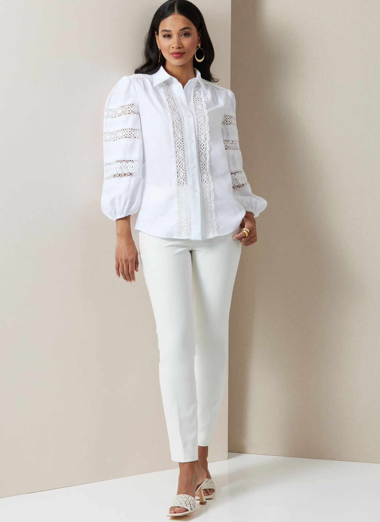 Patron Vogue n°2031 - Blouses élégantes avec col pointu et manches variées
