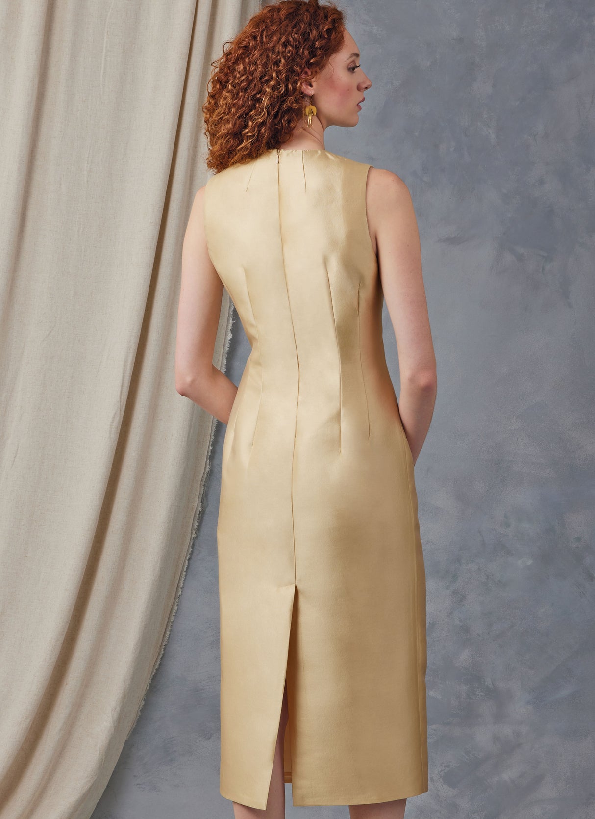 Patron Vogue n°2045 - Robe fourreau avec variations de manches et de col