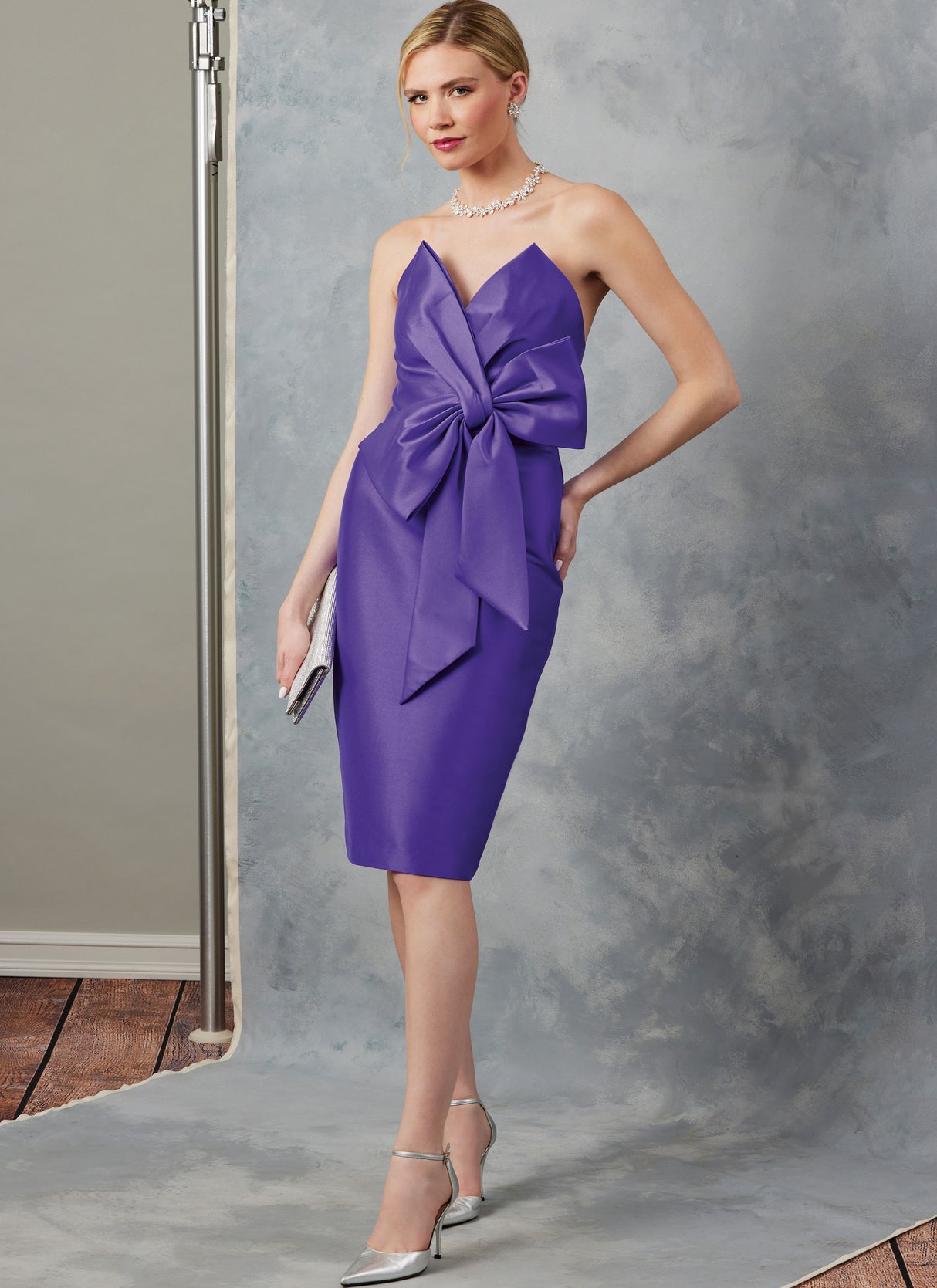Patron Vogue n°2047 - Robe de soirée avec bustier drapé et nœud
