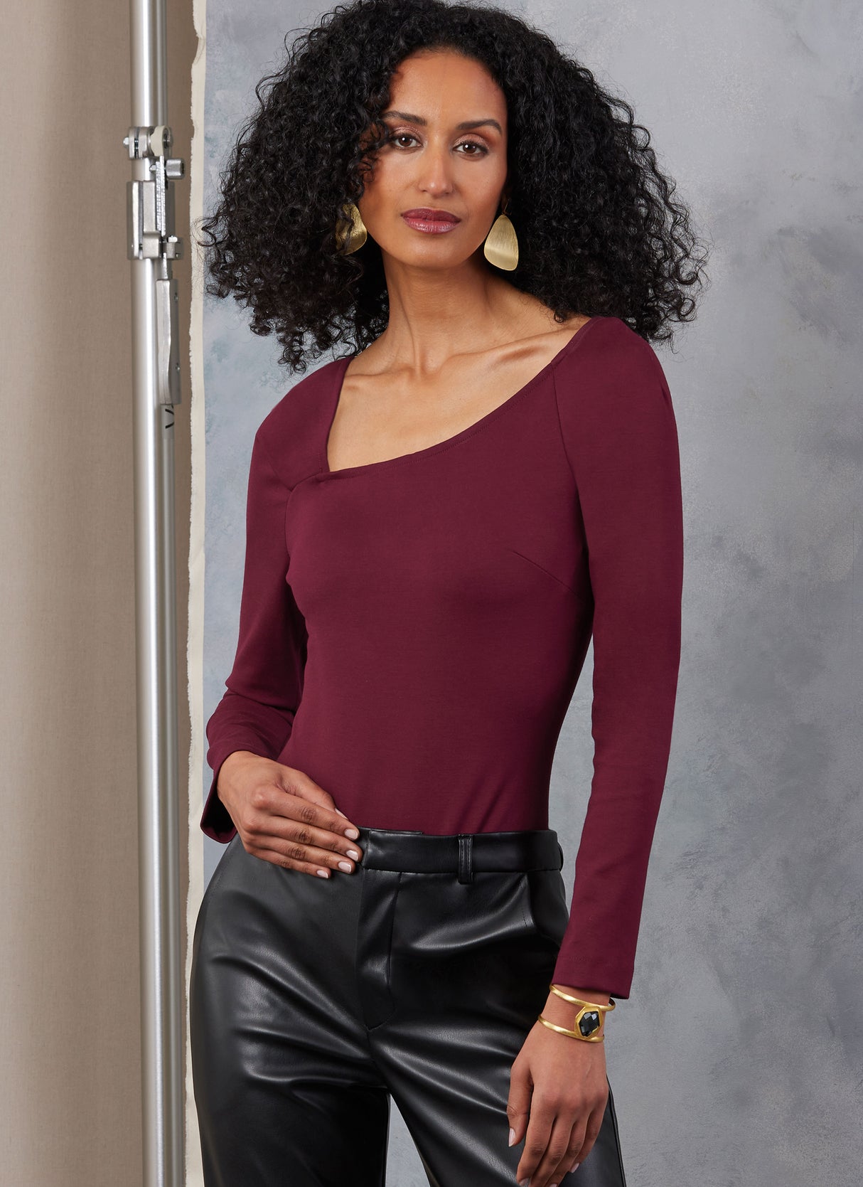 Patron Vogue n°2049 - Body ajusté avec encolure asymétrique et drapé élégant