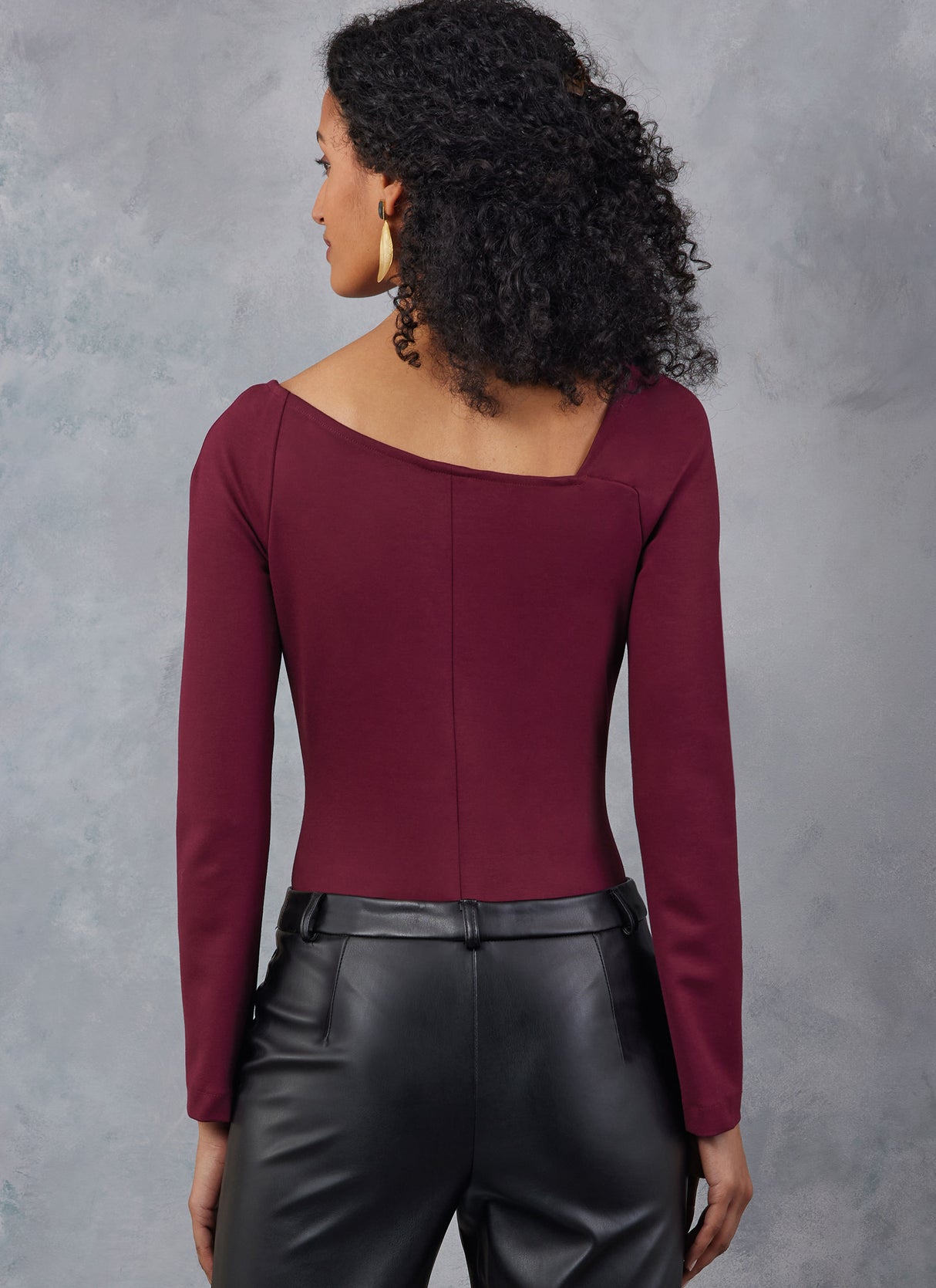 Patron Vogue n°2049 - Body ajusté avec encolure asymétrique et drapé élégant